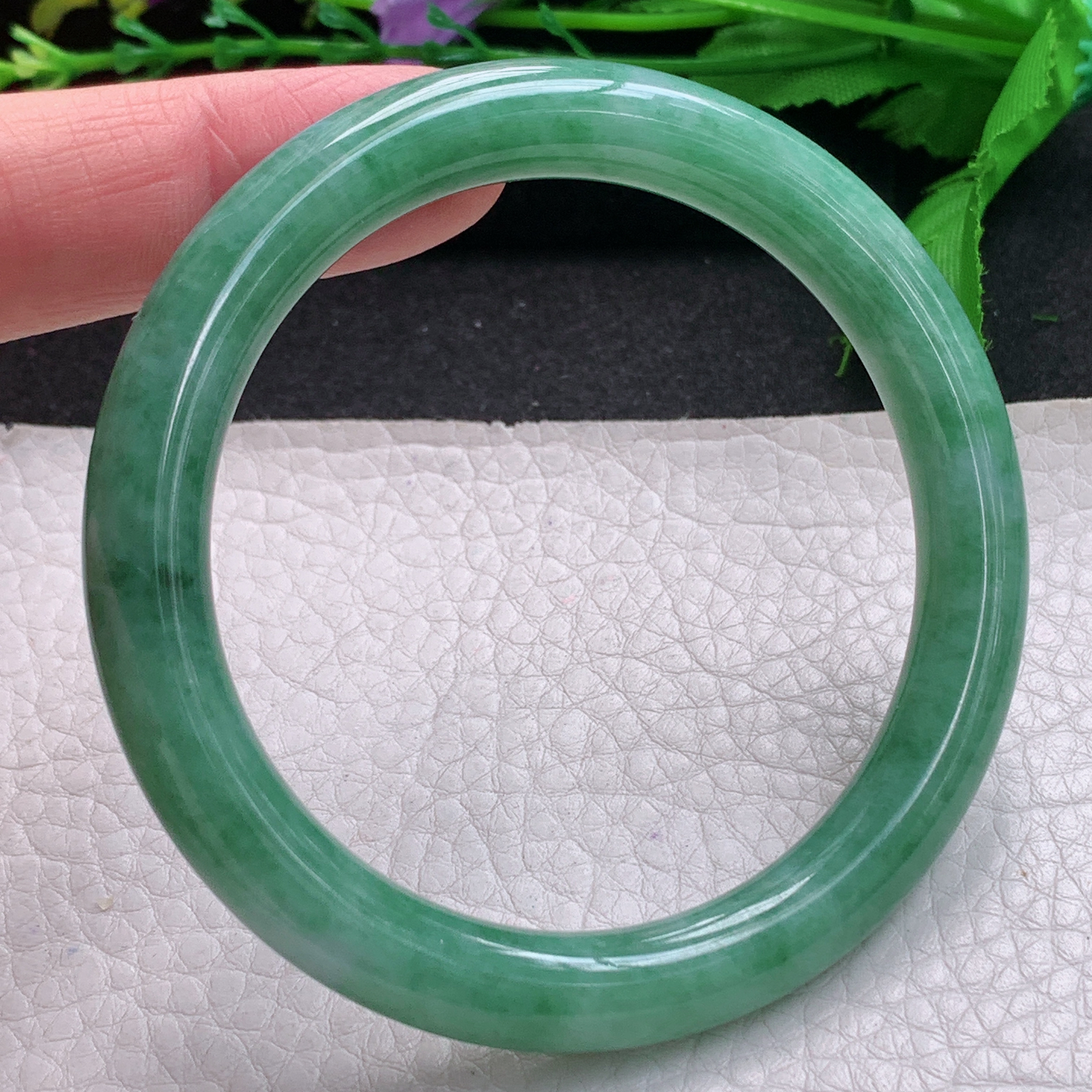 n实拍56*8.6美人镯 缅甸翡翠A货玉手镯精美满绿圆条玉手环