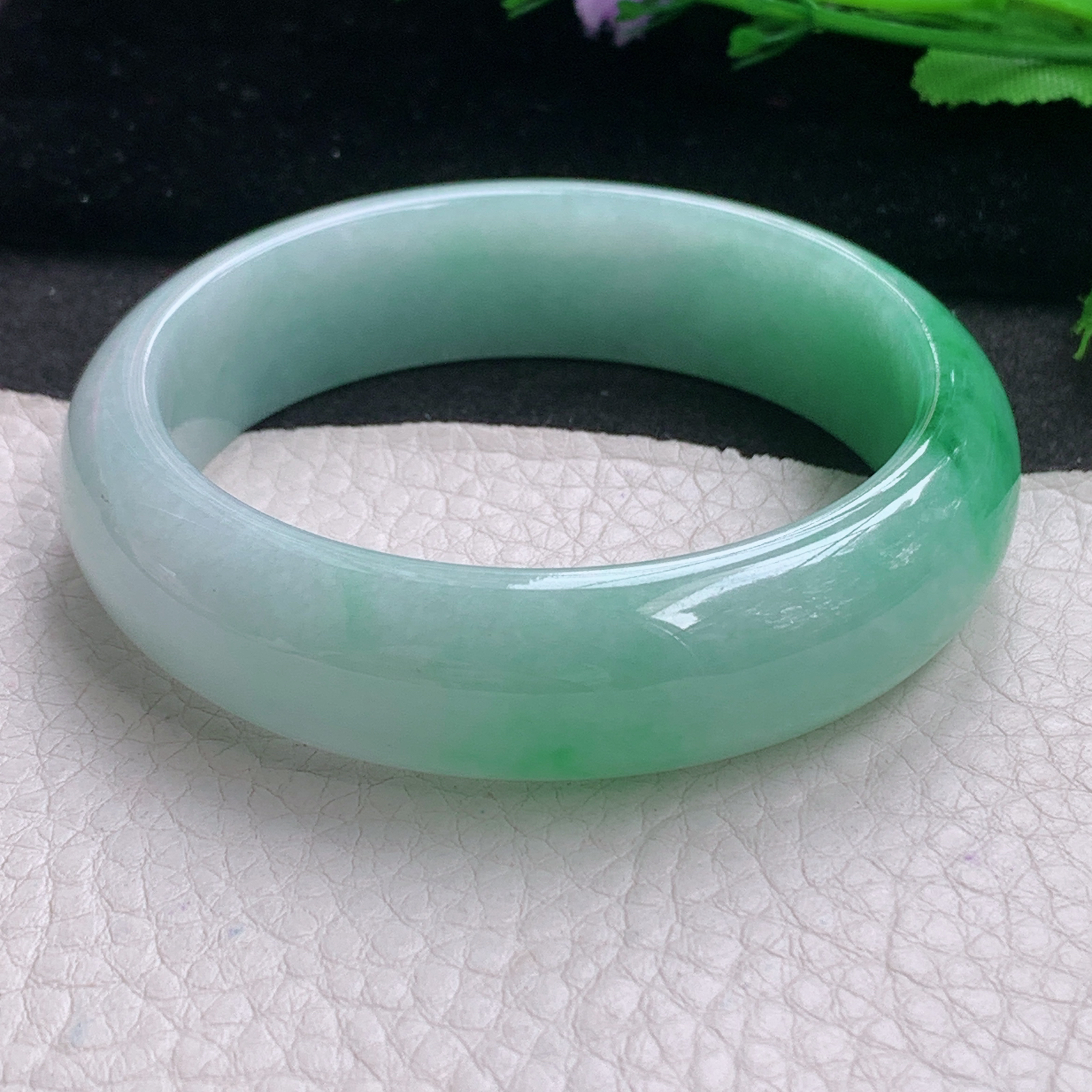 js品质款55*16*8轮胎镯 缅甸翡翠A货玉手镯精美辣绿宽边玉手环