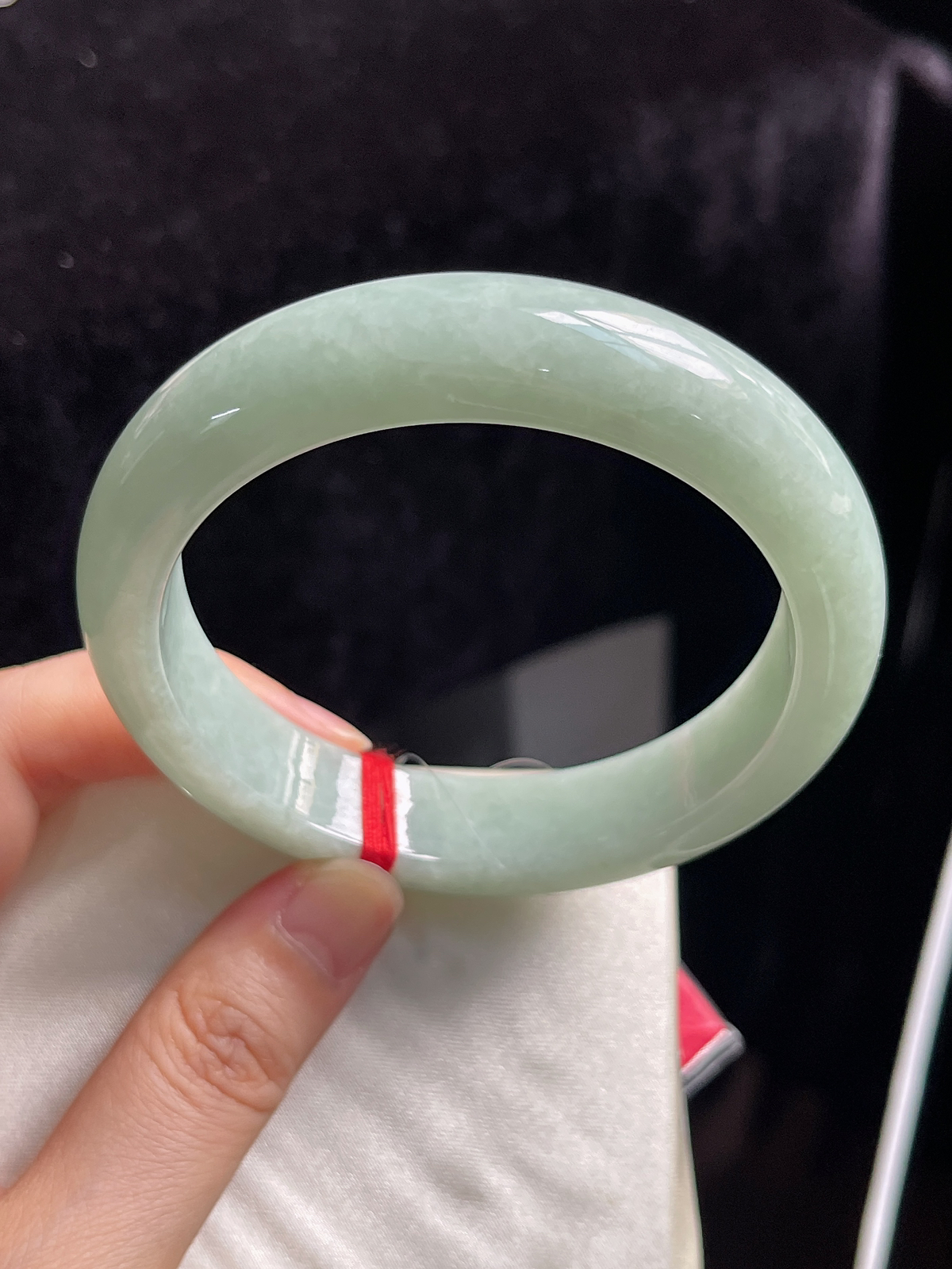 正圈59.6圈口，翡翠糯化种淡绿色手镯