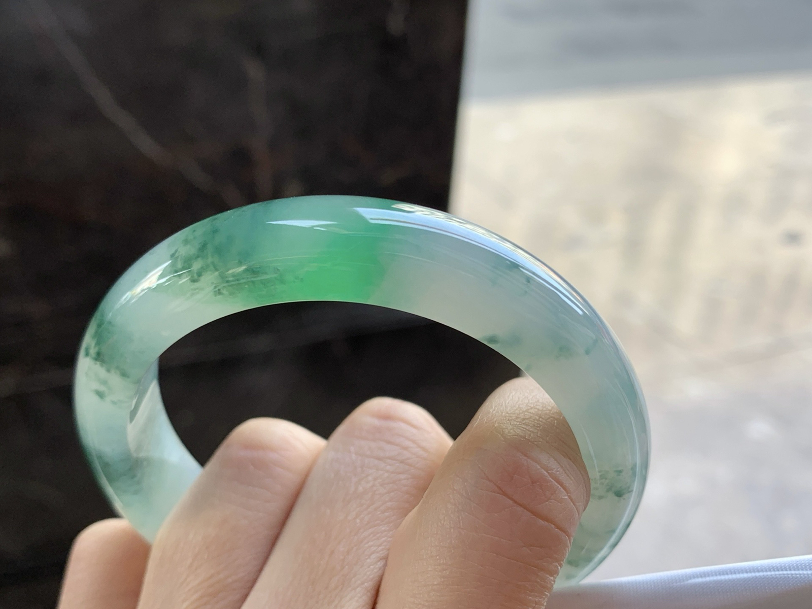 58.5-13.9-8.8

冰绿飘花手镯^_^水润