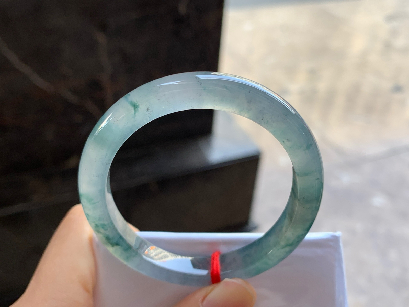 52.5-8.2-7.1

冰种贵妃手镯^_^透亮 正圈50可以带