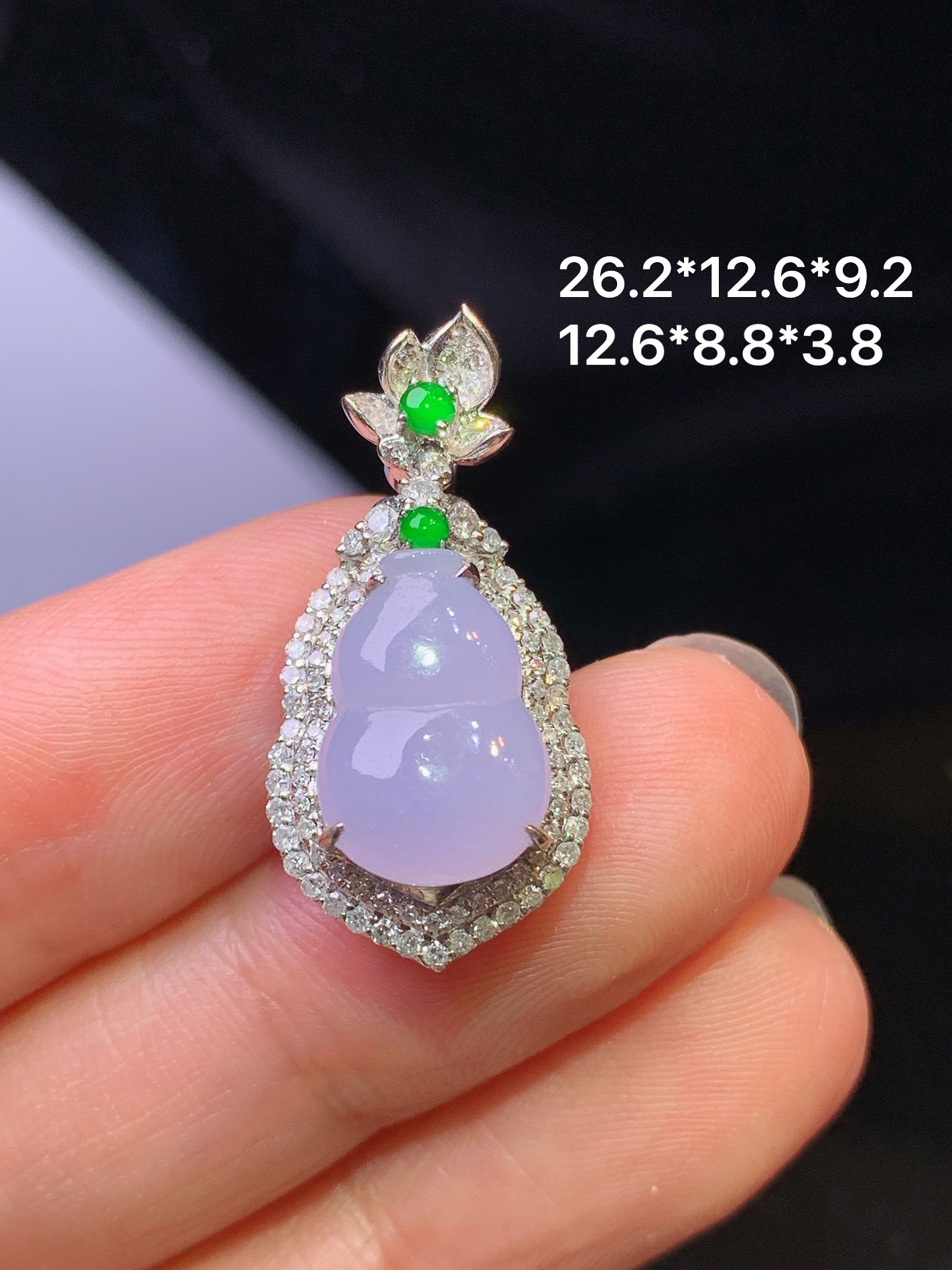 18k金钻镶嵌紫罗兰葫芦吊坠 玉质细腻 色泽艳丽清新 水润亮眼 整体尺寸26.2*12.6*9.2t1