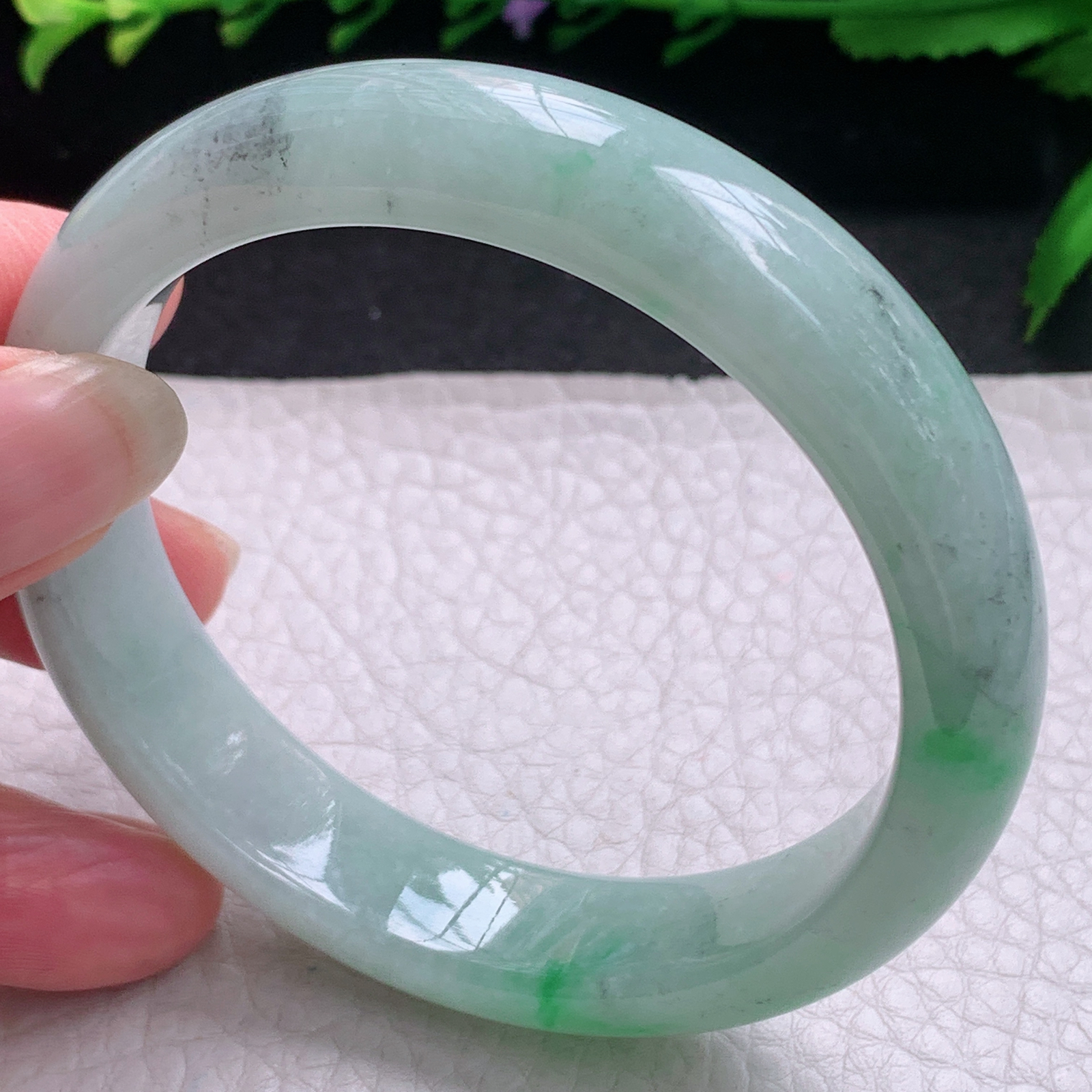 n清新款56*13*8平安镯 缅甸翡翠A货玉手镯精美阳绿飘乌鸡花宽边玉手镯