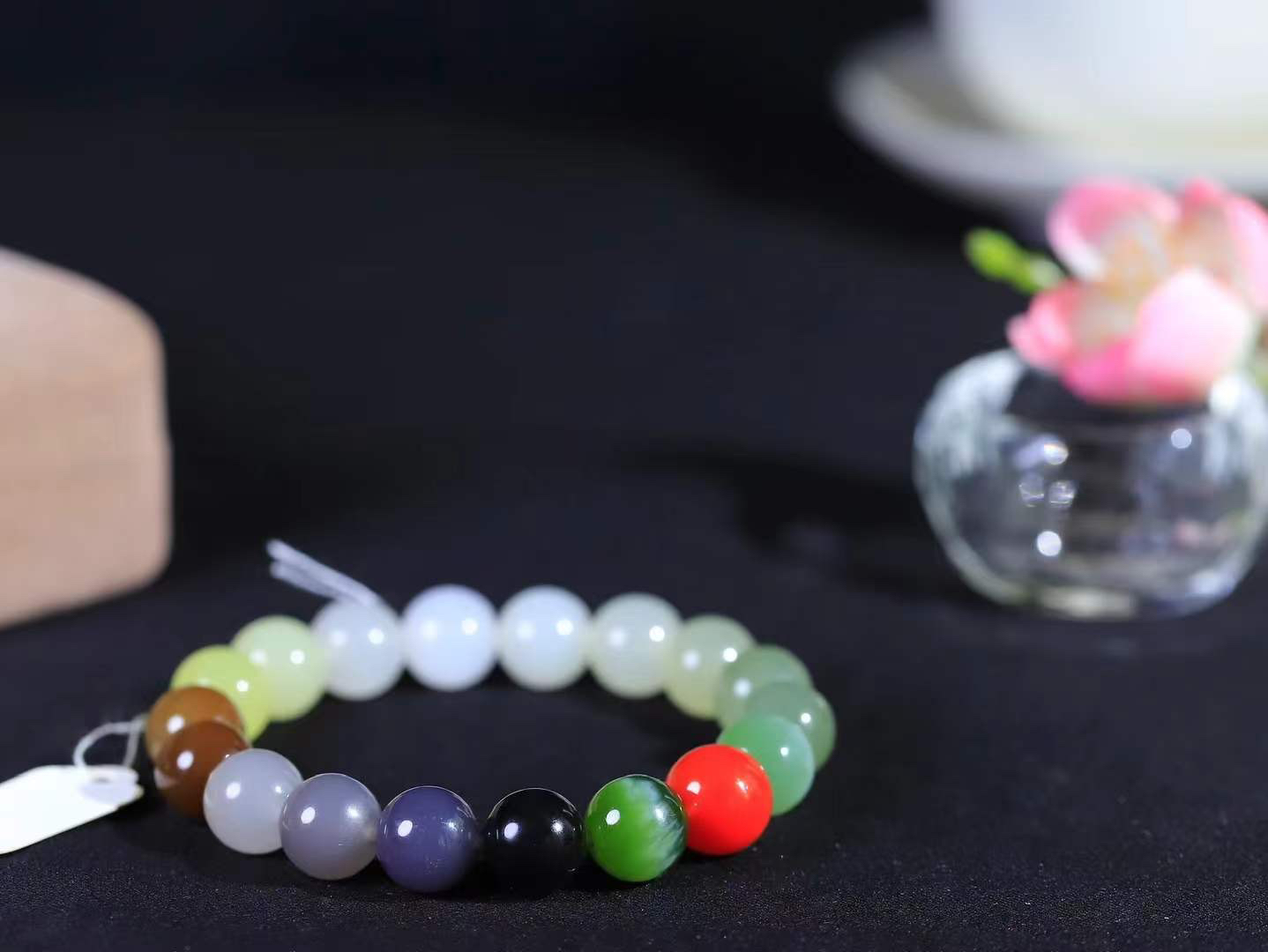 【福运相伴.多宝手串】

货头精选 和田玉多宝圆珠手串，每一颗玉石都凝聚自然的灵气与岁月的沉淀，寓意福禄寿喜，守护您的平安与幸福。佩戴它，感受千年玉文化的温润与优雅。重28克  尺寸取一10.6mm  45351733T