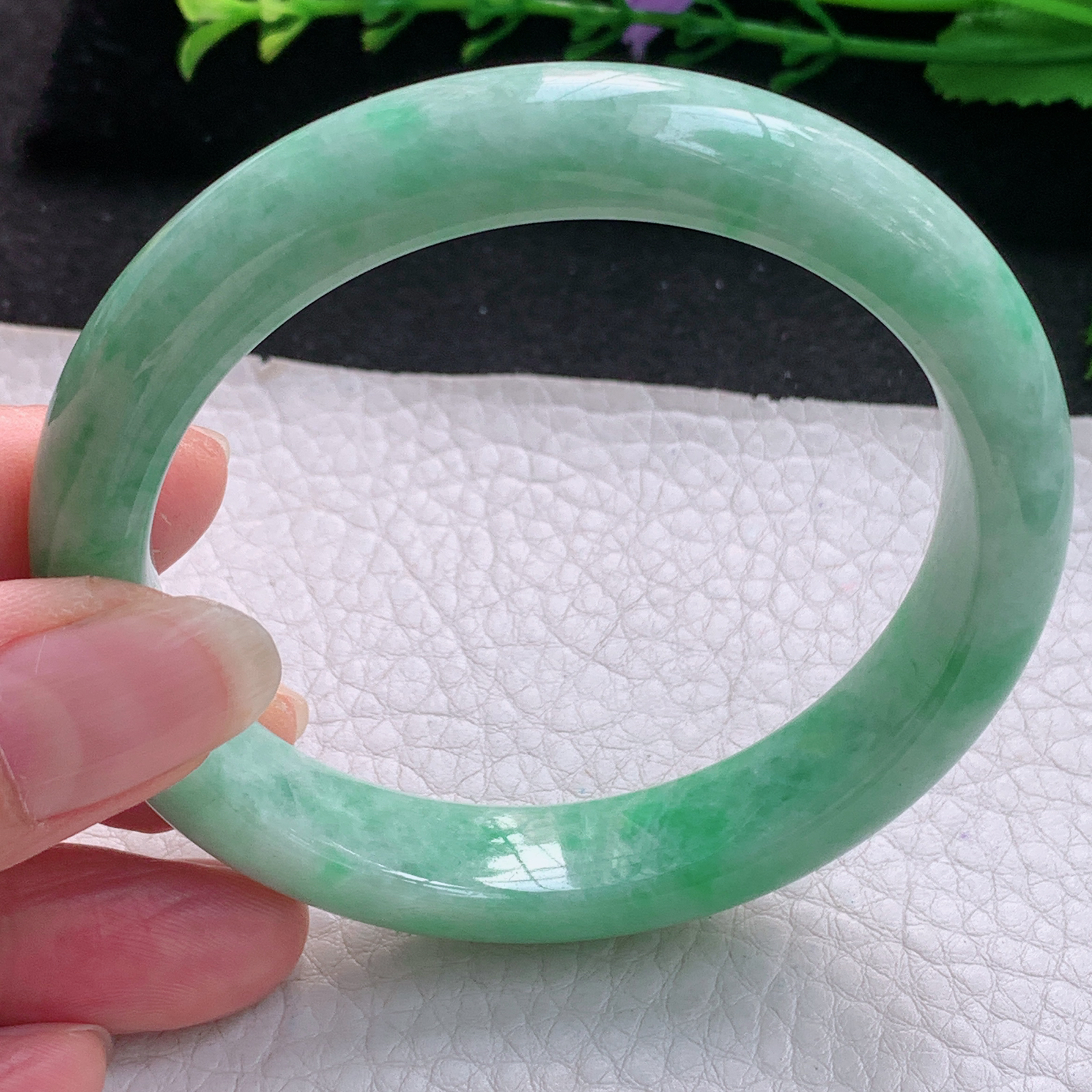 n清新款58*12*8.5平安镯 缅甸翡翠A货玉手镯精美白底青宽边玉手镯