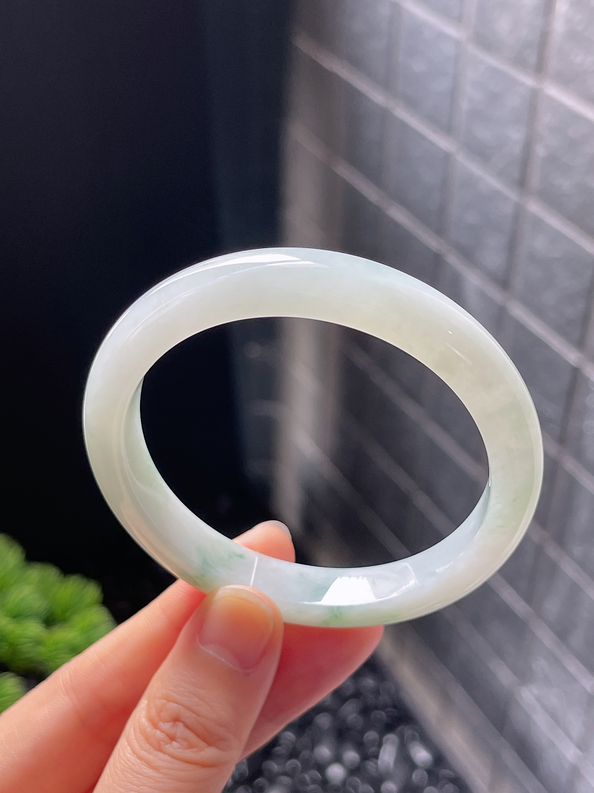 正圈54圈口，翡翠冰糯种飘绿手镯