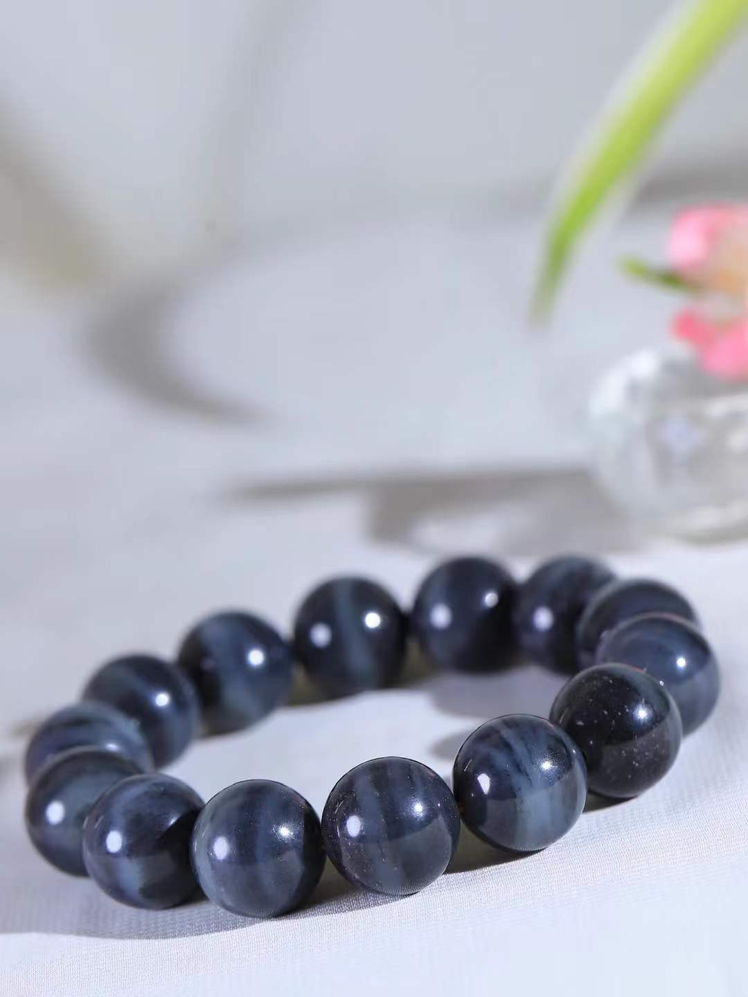 【籽.珠圆玉润.手串】

新疆和田青花籽料珠圆玉润手串 玉质温润细腻  整串打磨圆润，佩戴舒适。珠珠