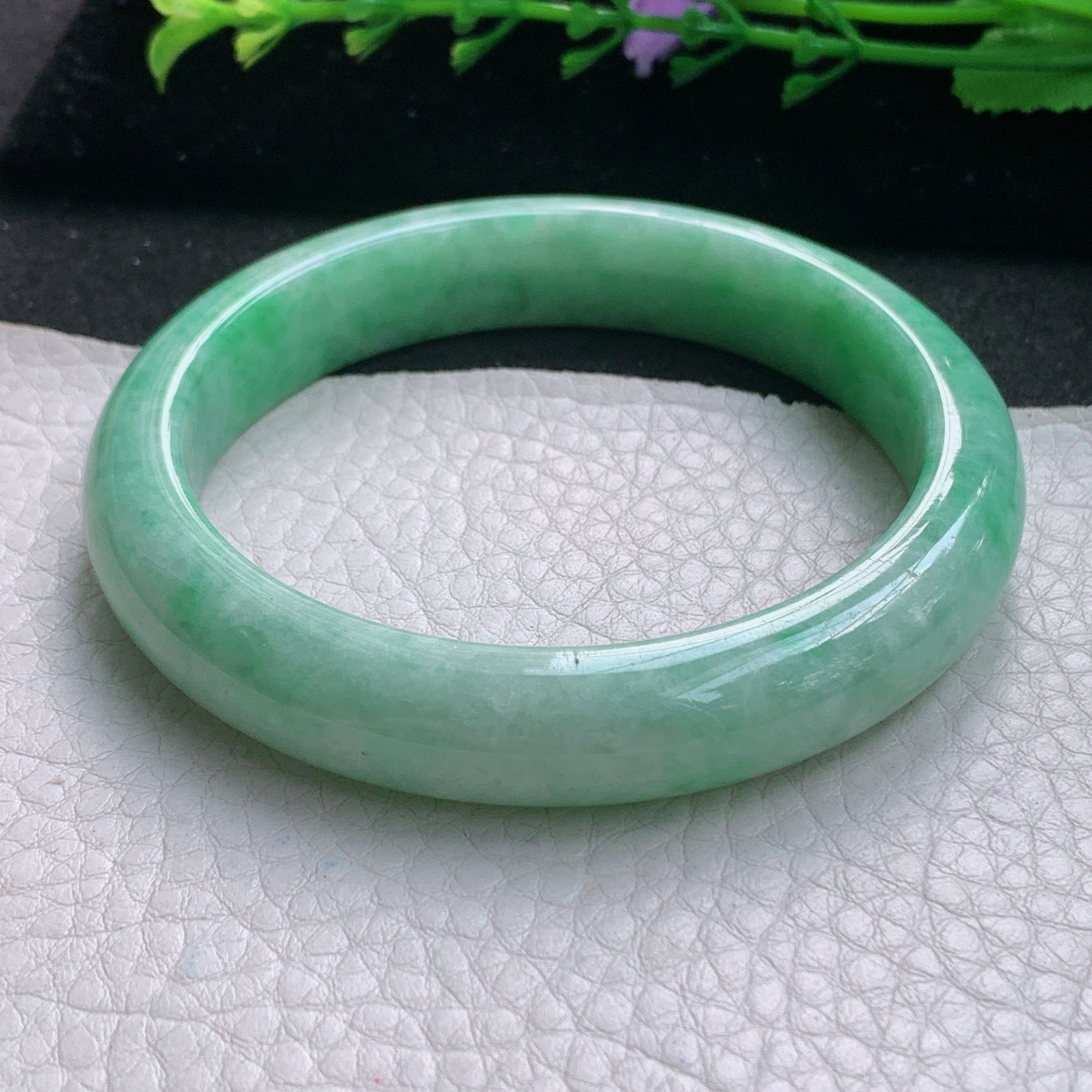n清新款58*12*8.5平安镯 缅甸翡翠A货玉手镯精美白底青宽边玉手镯