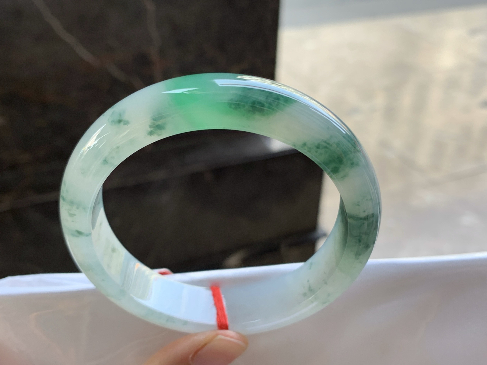 58.5-13.9-8.8

冰绿飘花手镯^_^水润