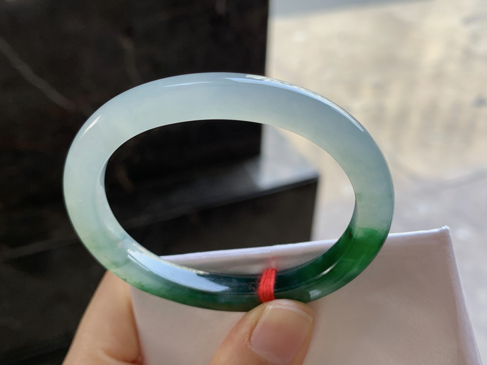 52-7.5-7.5

辣绿色贵妃手镯^_^种水足 鲜艳 正圈50可以带