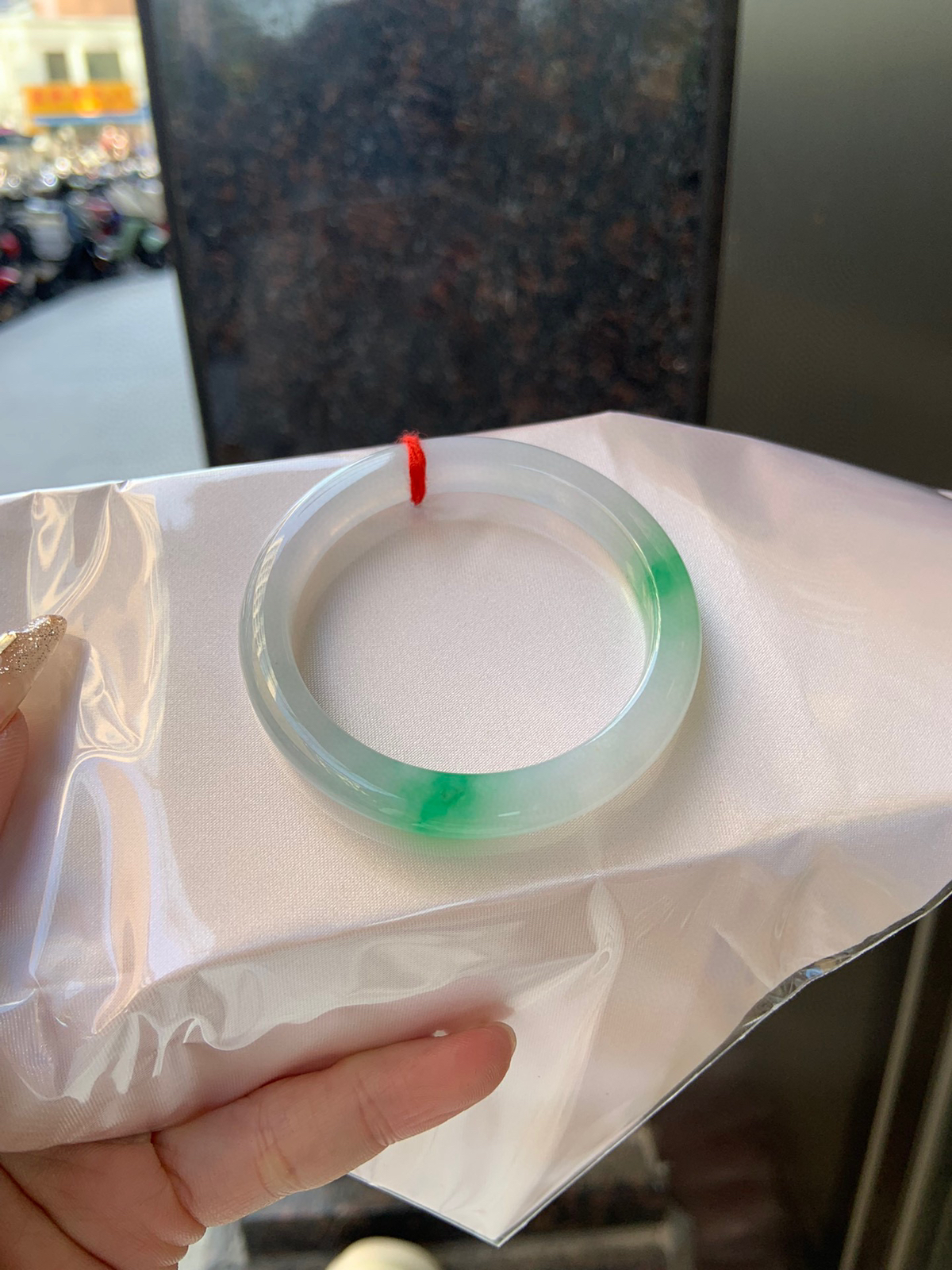 飘阳绿正圈
50.4-7.6-7.3
飘阳绿花，色泽鲜艳，有淡淡的紫底子干净细腻