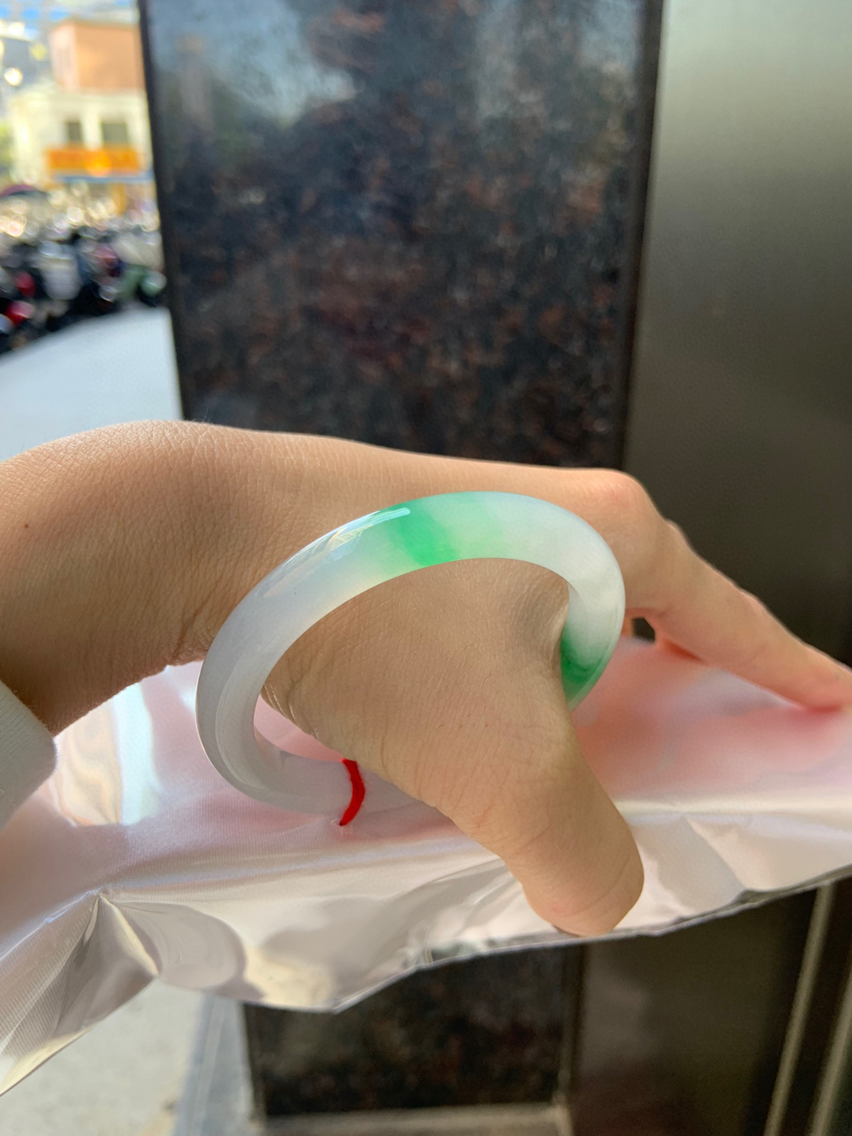 飘阳绿正圈
50.4-7.6-7.3
飘阳绿花，色泽鲜艳，有淡淡的紫底子干净细腻