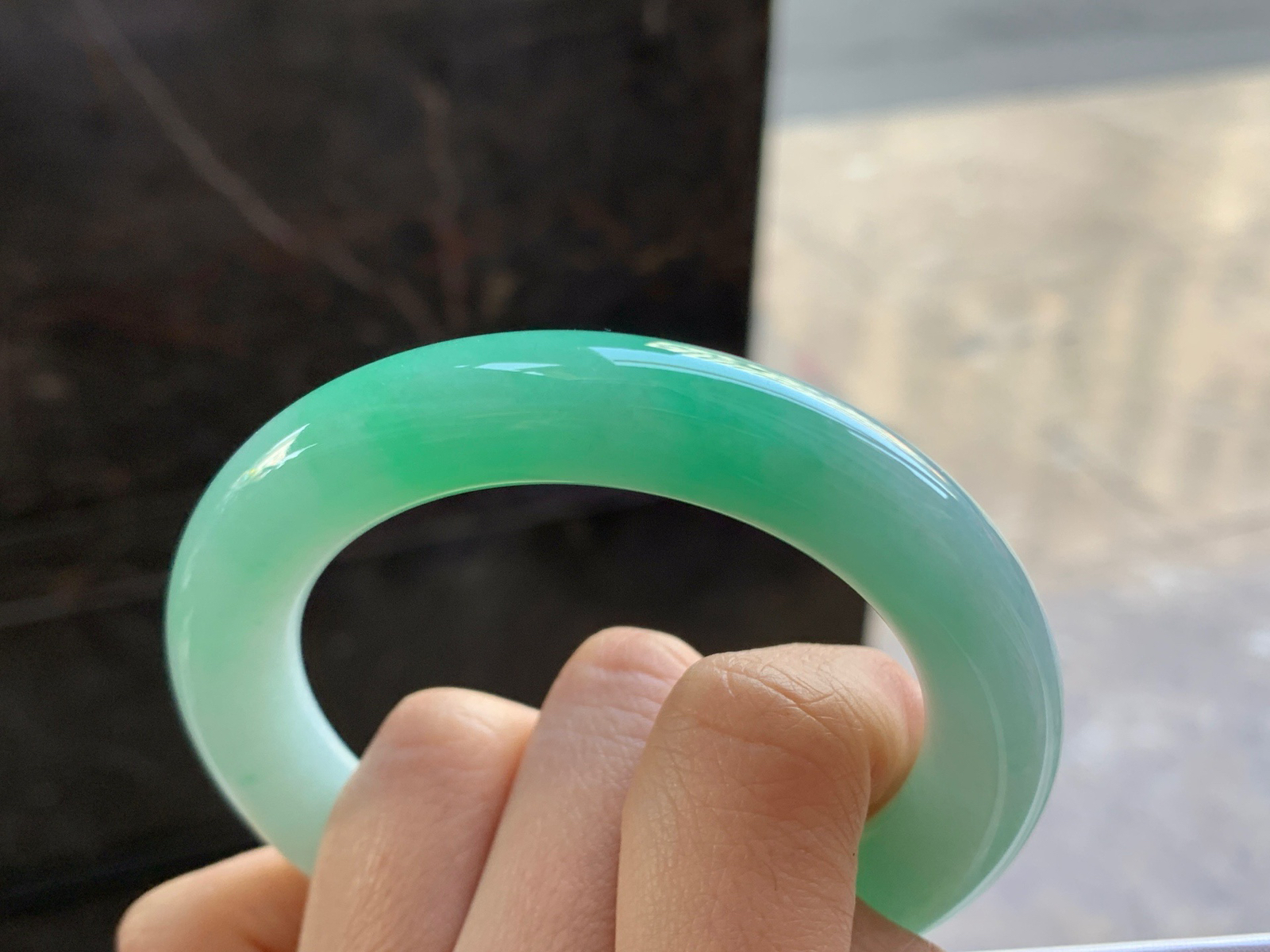 56-11.2

阳绿色圆条手镯^_^色阳