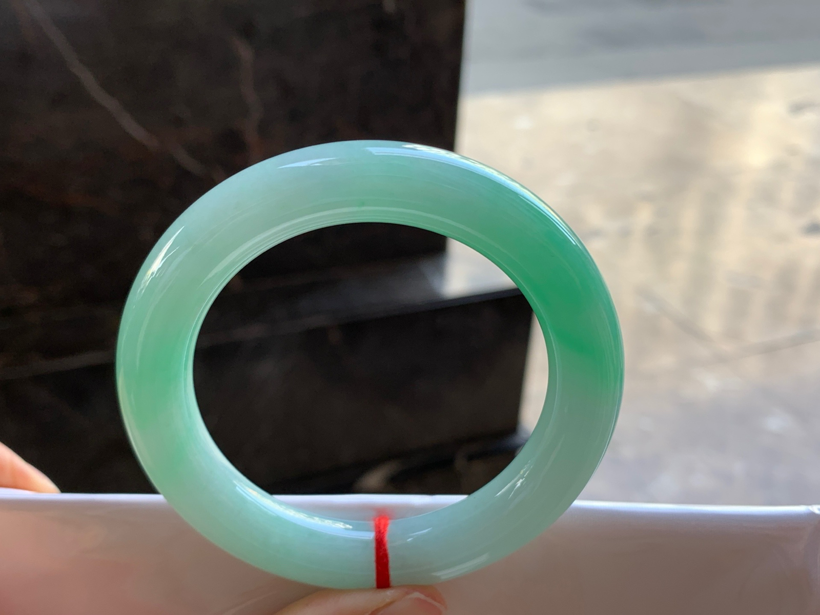 56-11.2

阳绿色圆条手镯^_^色阳