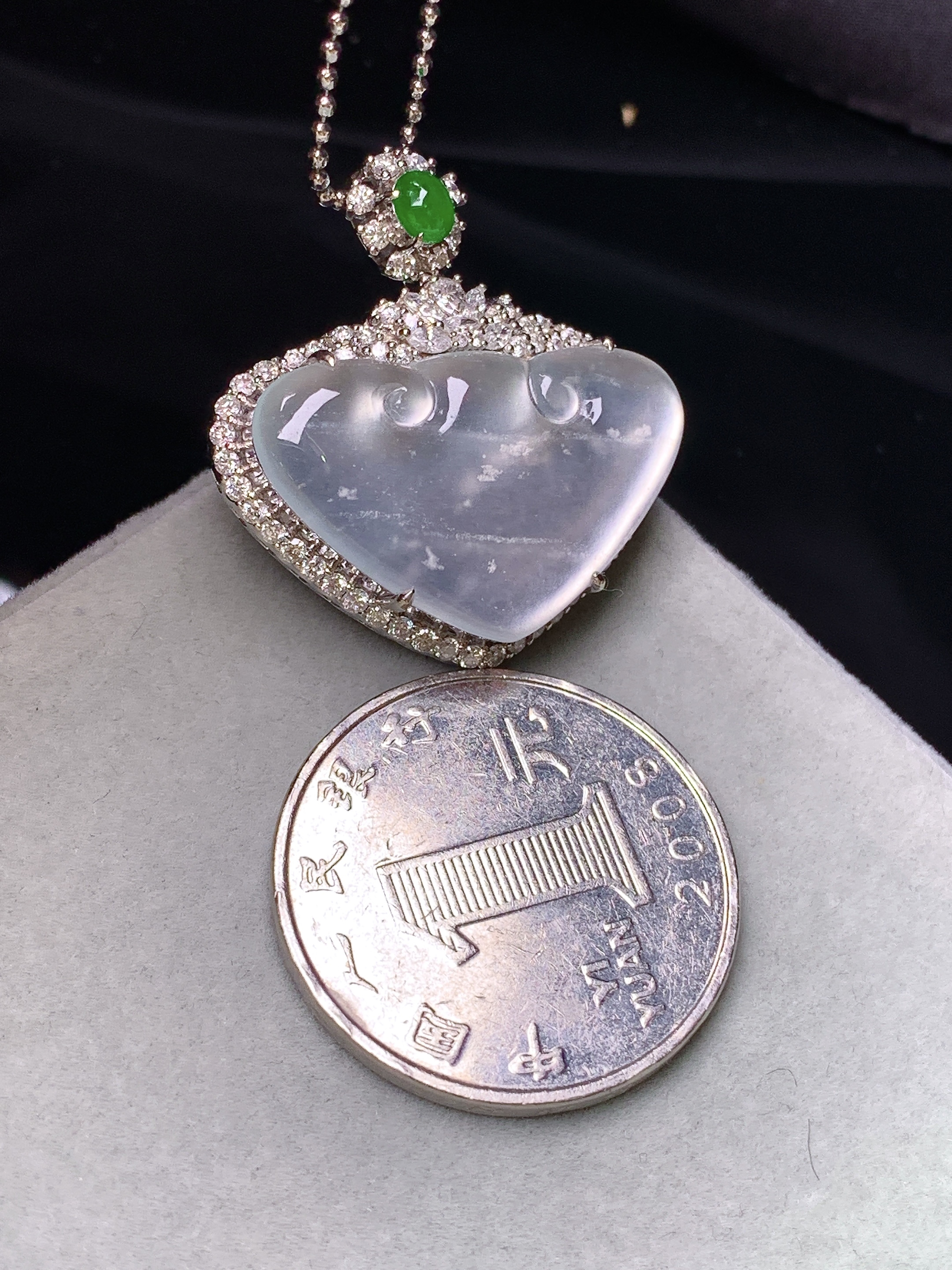 18k金钻镶嵌冰种如意头吊坠 玉质细腻 色泽艳丽清新 水润亮眼 整体尺寸29*27.7*8.2m4