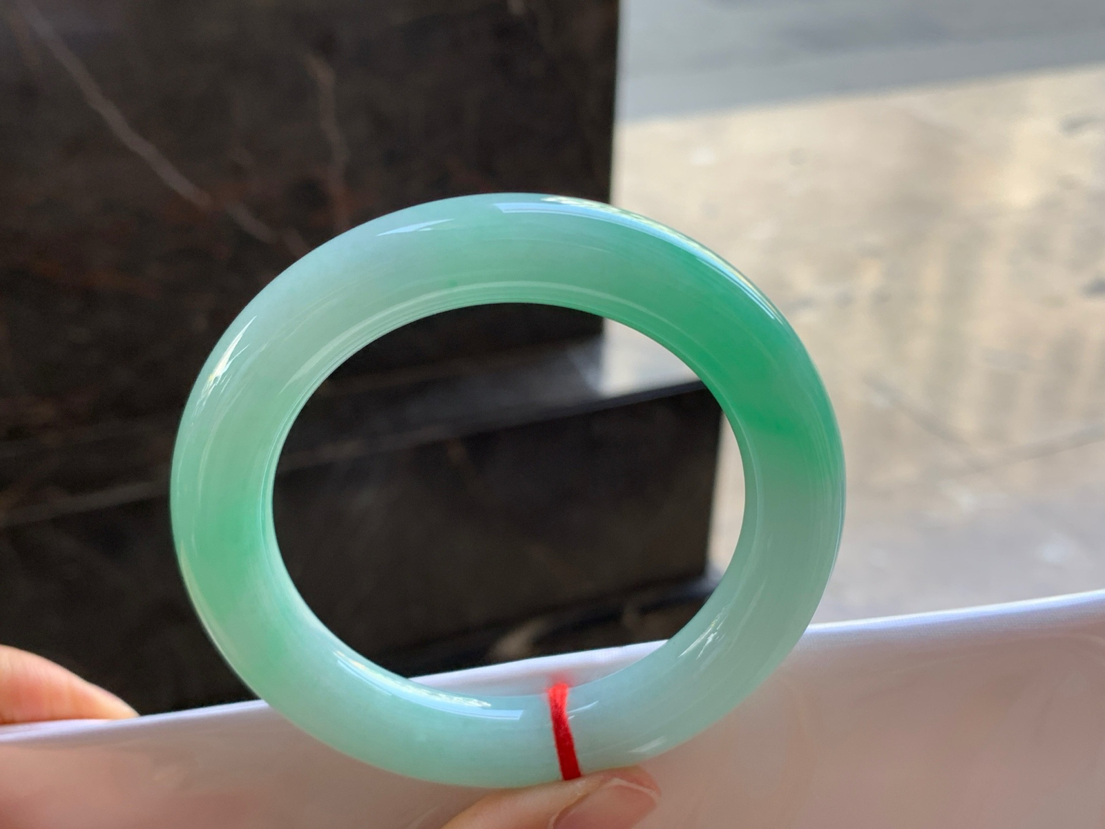 56-11.2

阳绿色圆条手镯^_^色阳