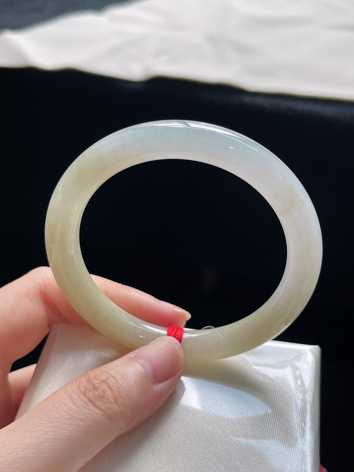 圆镯52.7圈口，翡翠冰糯种黄色手镯