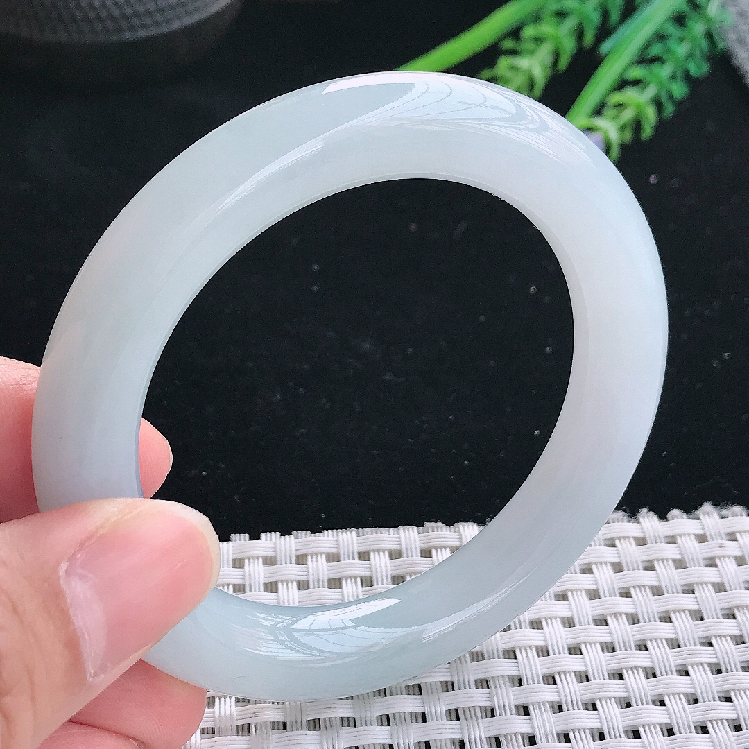 实拍缅甸a货翡翠53.5/10.8/10.6翡翠冰胶水灵冰晴圆条玉镯手环