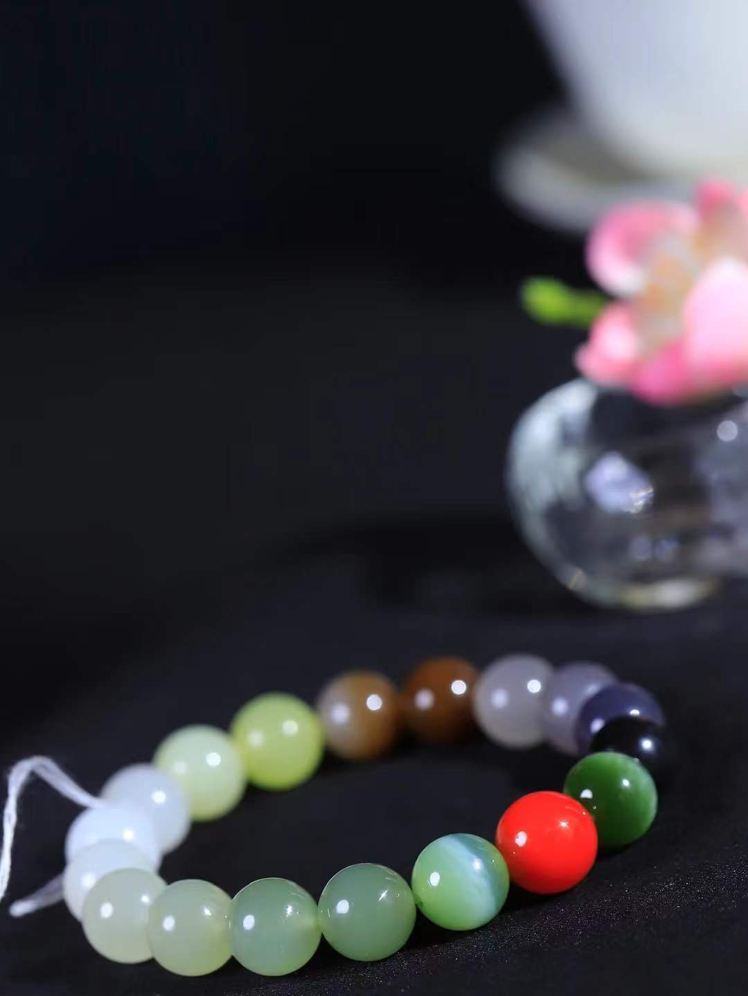 【福运相伴.多宝手串】

货头精选 和田玉多宝圆珠手串，每一颗玉石都凝聚自然的灵气与岁月的沉淀，寓意福禄寿喜，守护您的平安与幸福。佩戴它，感受千年玉文化的温润与优雅。重28克  尺寸取一10.6mm  45351733T