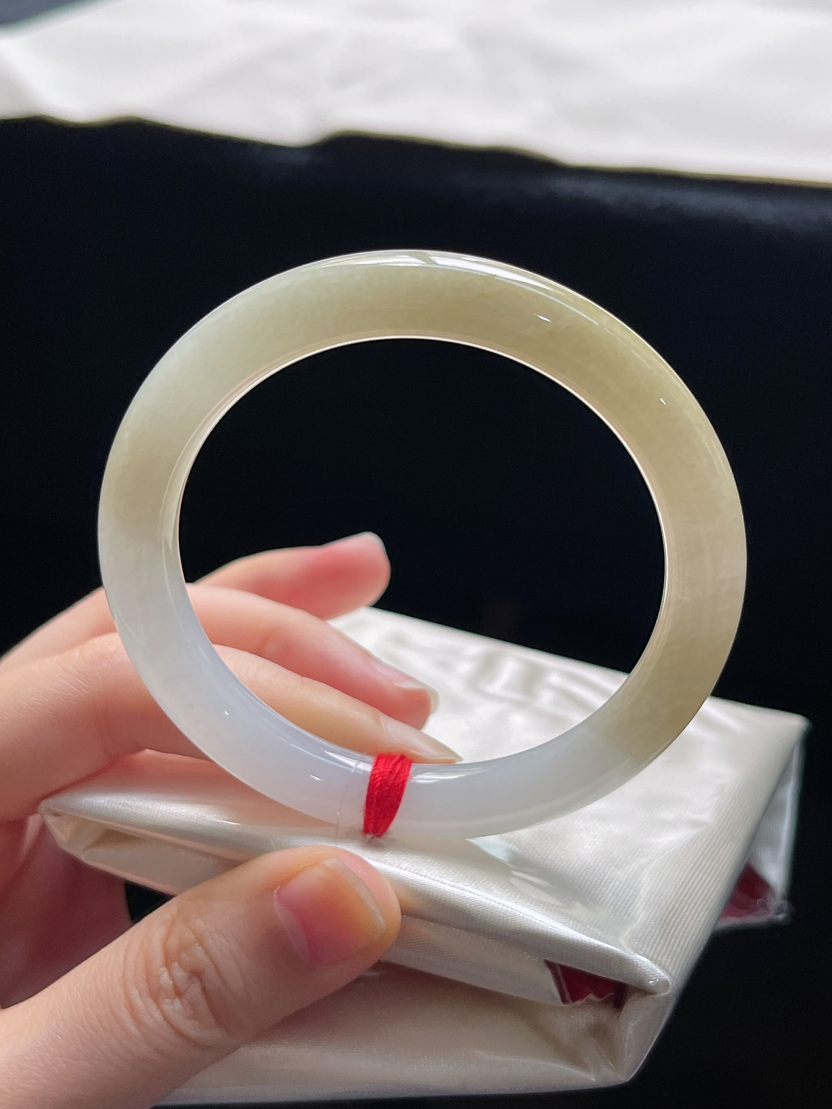 圆镯52.7圈口，翡翠冰糯种黄色手镯