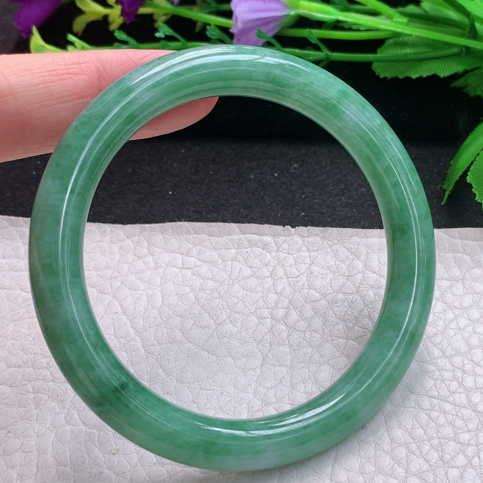 n实拍56*8.6美人镯 缅甸翡翠A货玉手镯精美满绿圆条玉手环