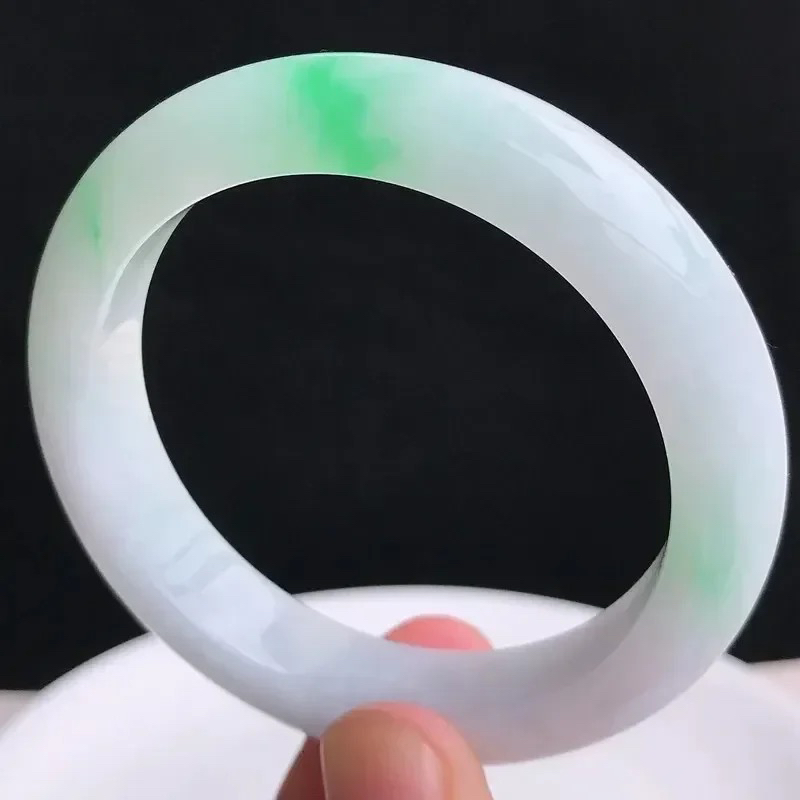 51圈口 自然光拍摄天然翡翠A货飘绿小圈口玉手镯 46.56克