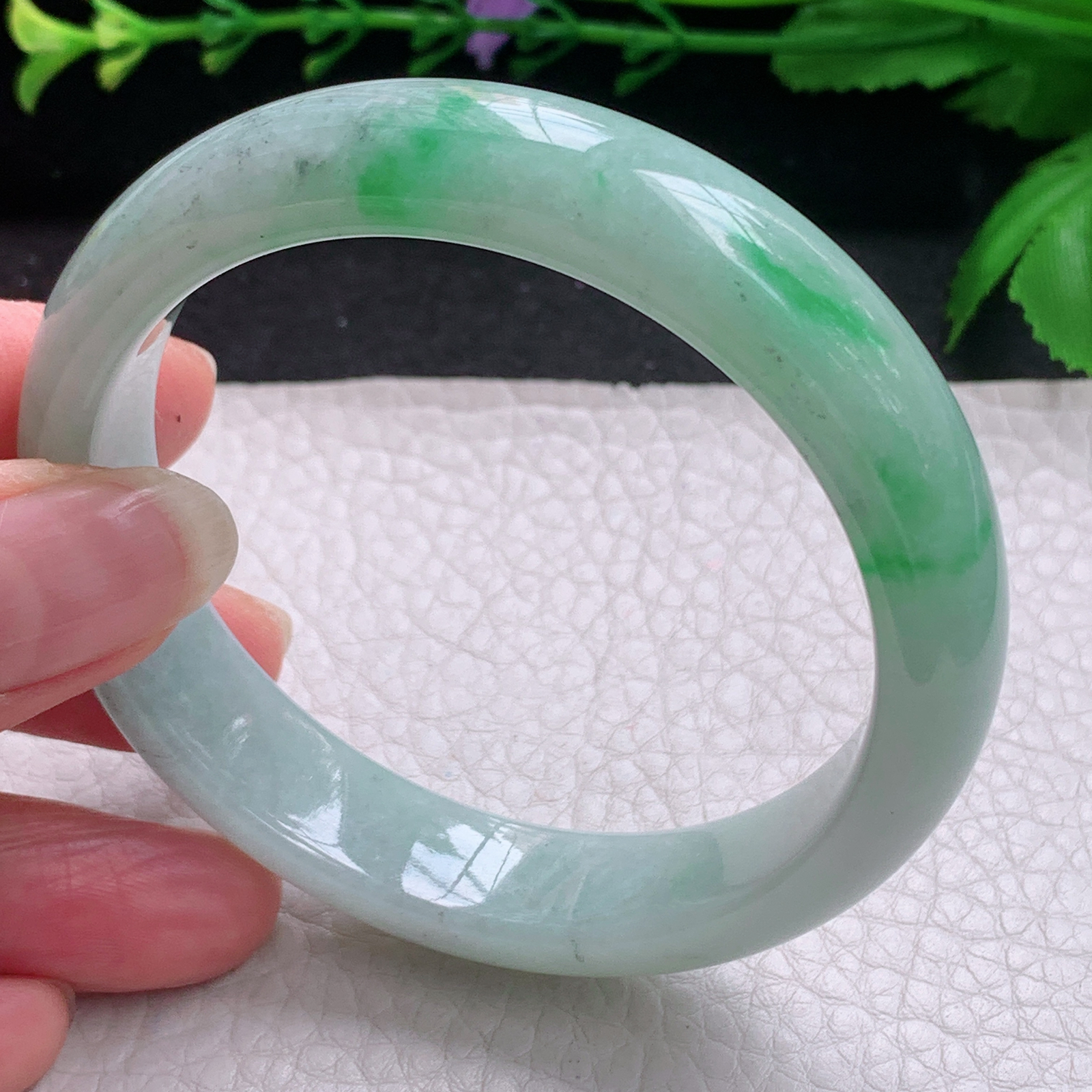 n清新款56*13*8平安镯 缅甸翡翠A货玉手镯精美阳绿飘乌鸡花宽边玉手镯