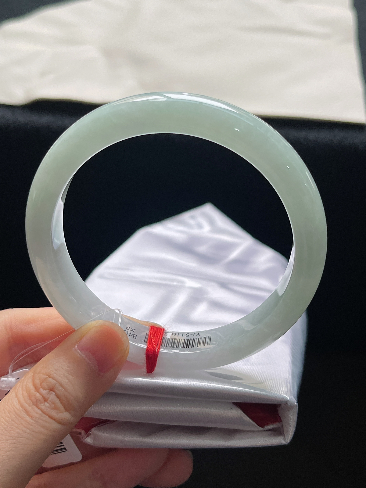 正圈59.3圈口，翡翠冰糯种淡绿色手镯