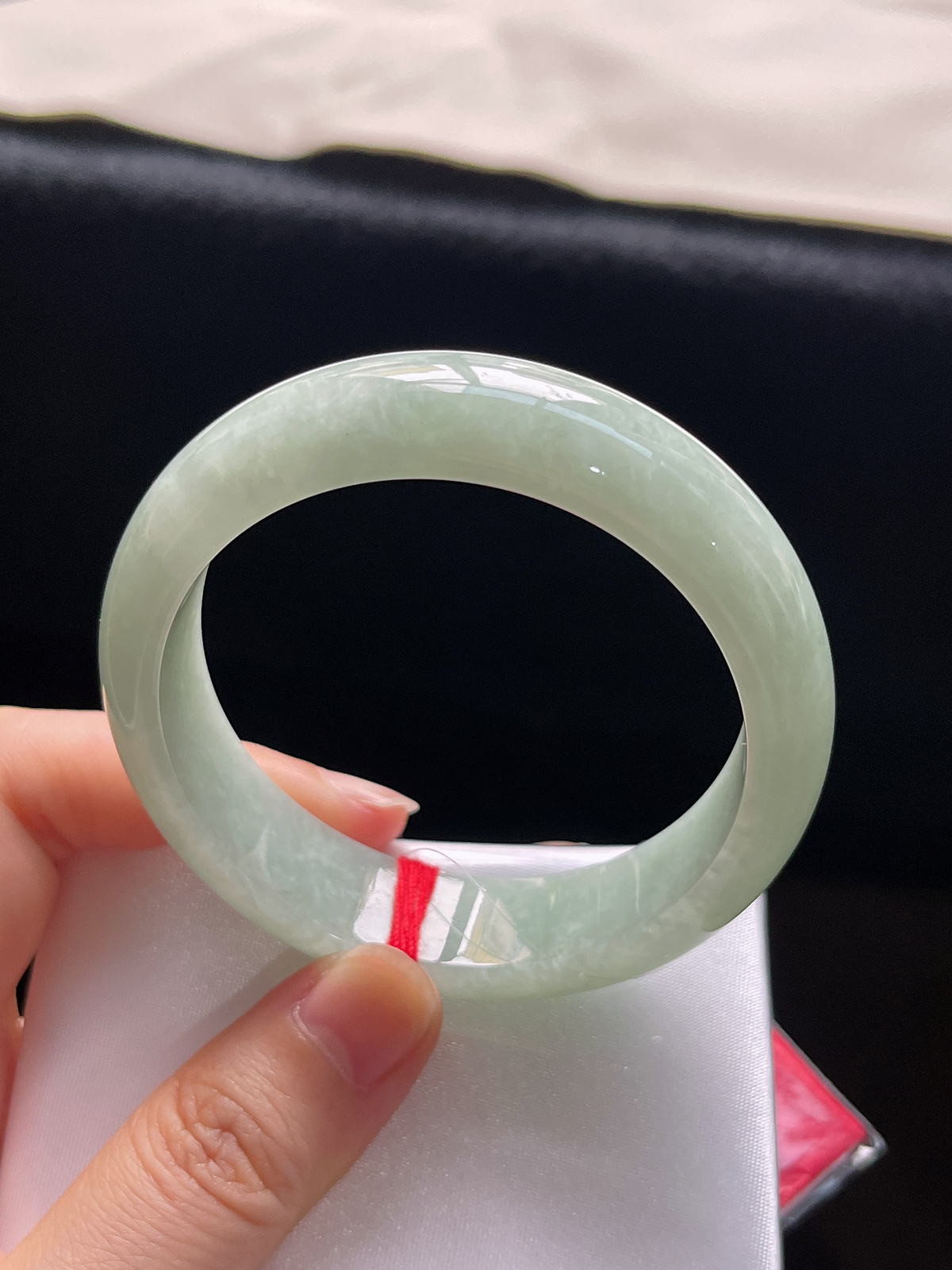 正圈52圈口，翡翠糯化种淡绿色手镯