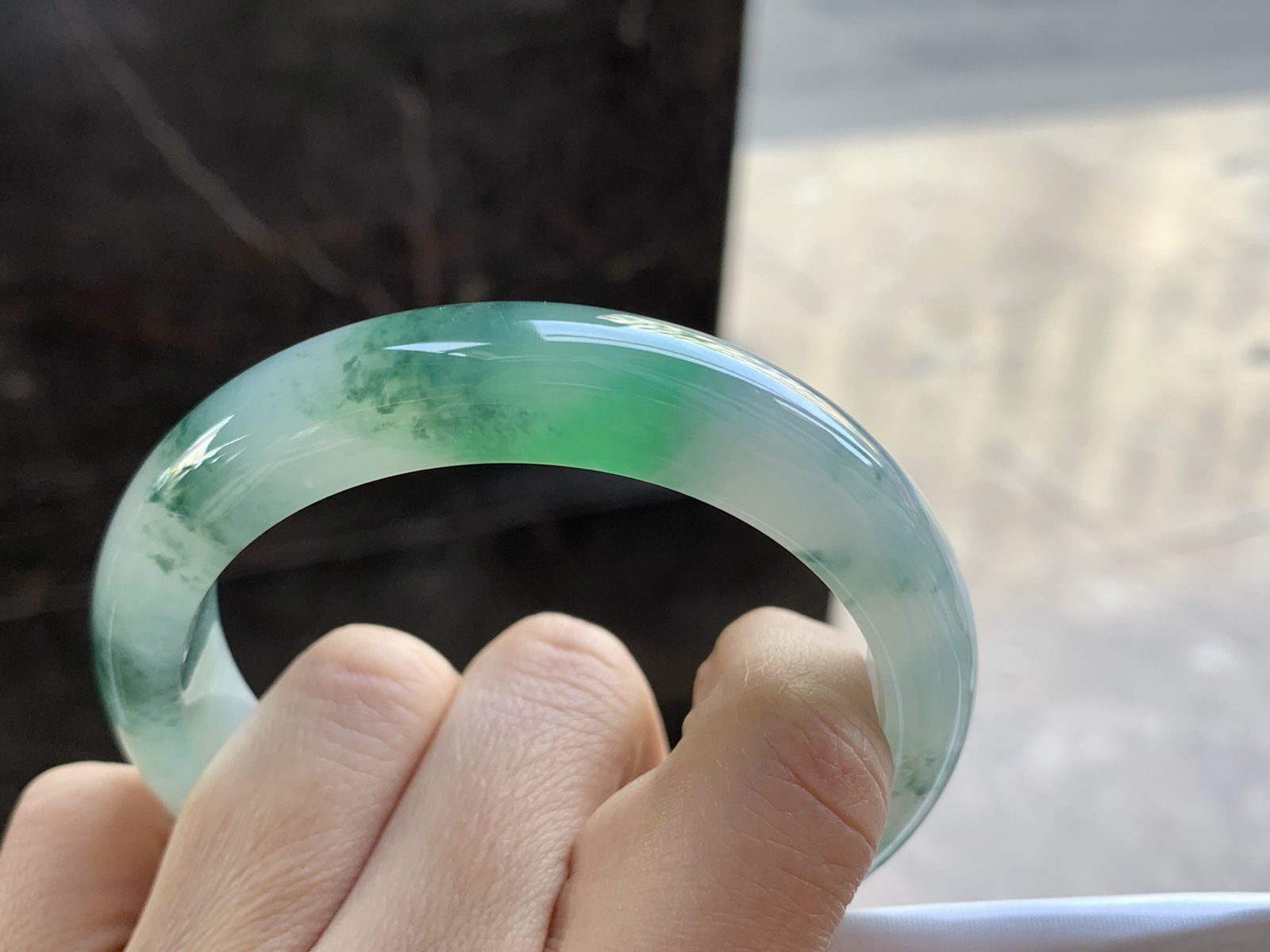 58.5-13.9-8.8

冰绿飘花手镯^_^水润