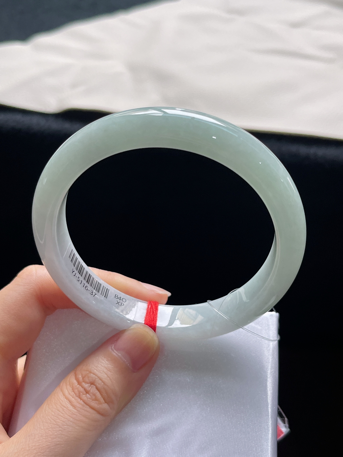 正圈59.3圈口，翡翠冰糯种淡绿色手镯