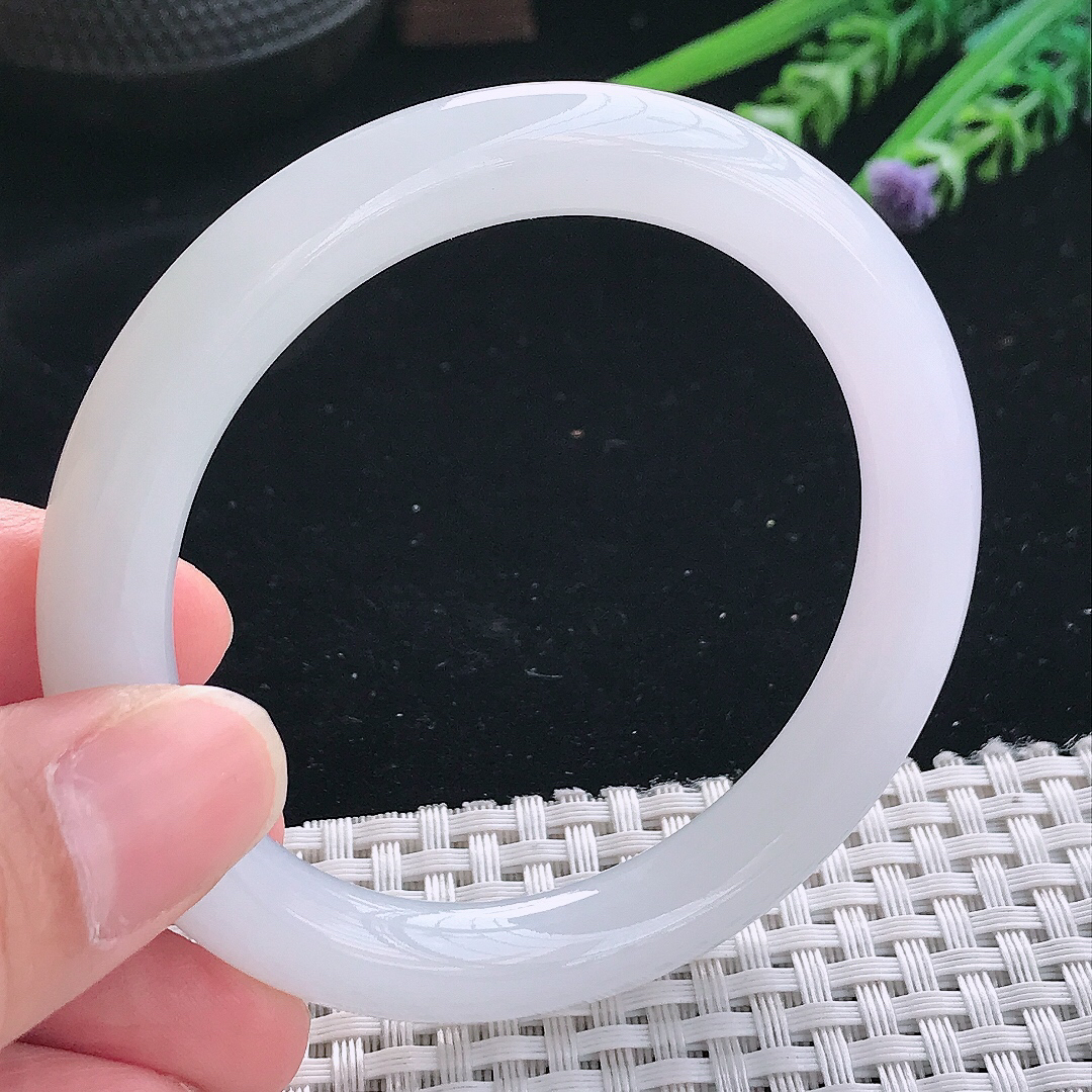 实拍天然翡翠55/9.3/9.1老坑冰纯起胶月光白圆条手镯翡翠玉镯手环
