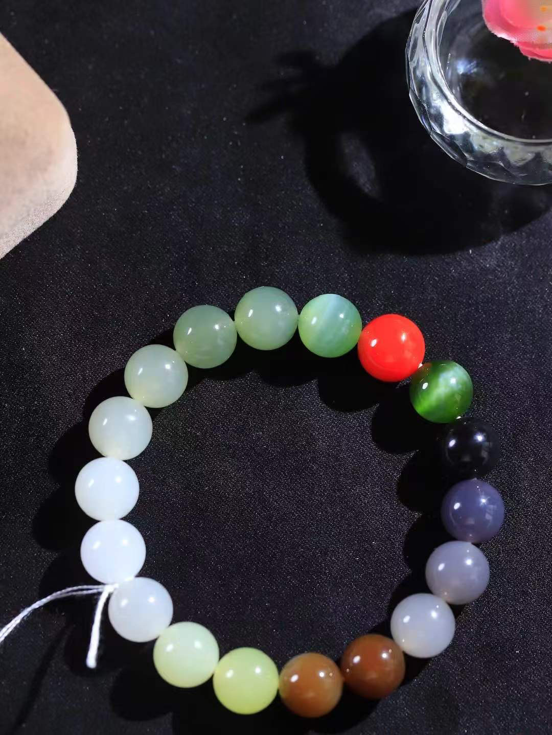 【福运相伴.多宝手串】

货头精选 和田玉多宝圆珠手串，每一颗玉石都凝聚自然的灵气与岁月的沉淀，寓意福禄寿喜，守护您的平安与幸福。佩戴它，感受千年玉文化的温润与优雅。重28克  尺寸取一10.6mm  45351733T