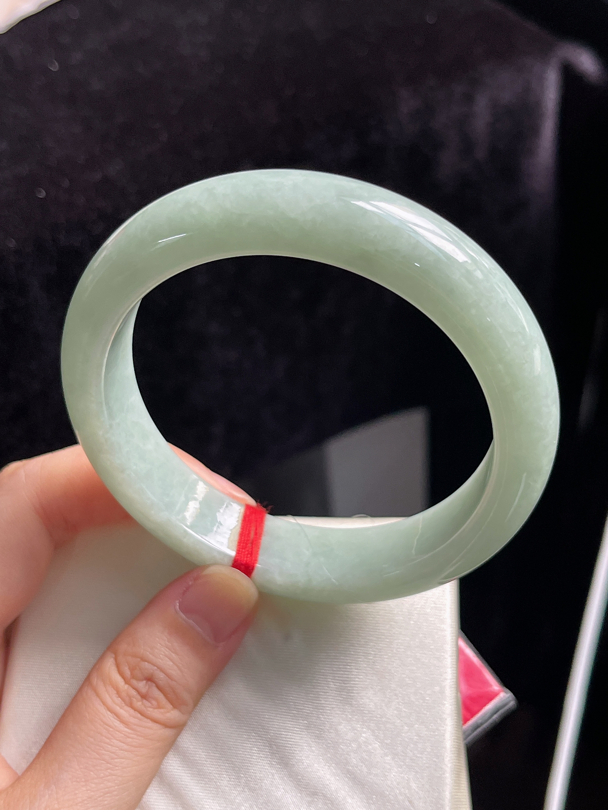 正圈59.6圈口，翡翠糯化种淡绿色手镯