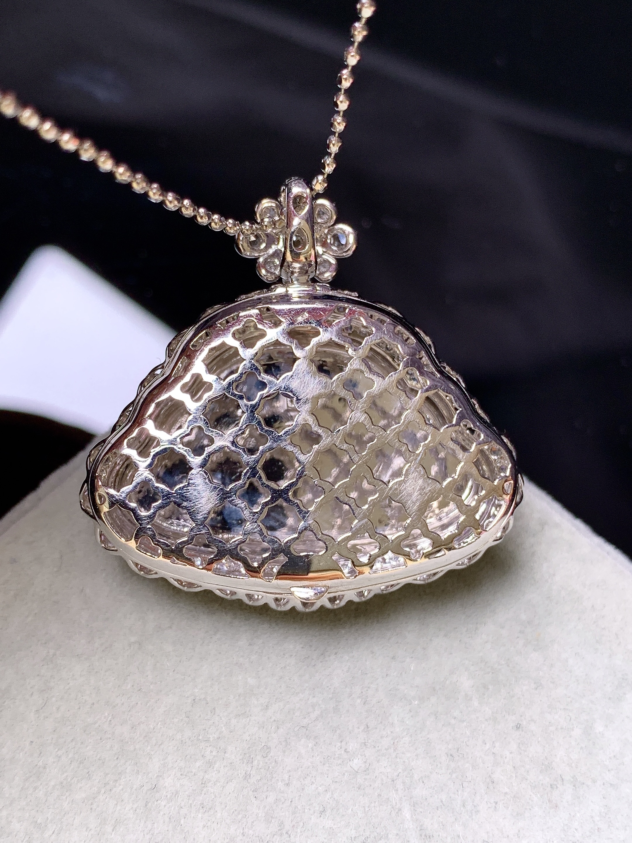 18k金钻镶嵌冰种佛公吊坠 玉质细腻 色泽艳丽清新 水润亮眼 整体尺寸31.2*11.8y4