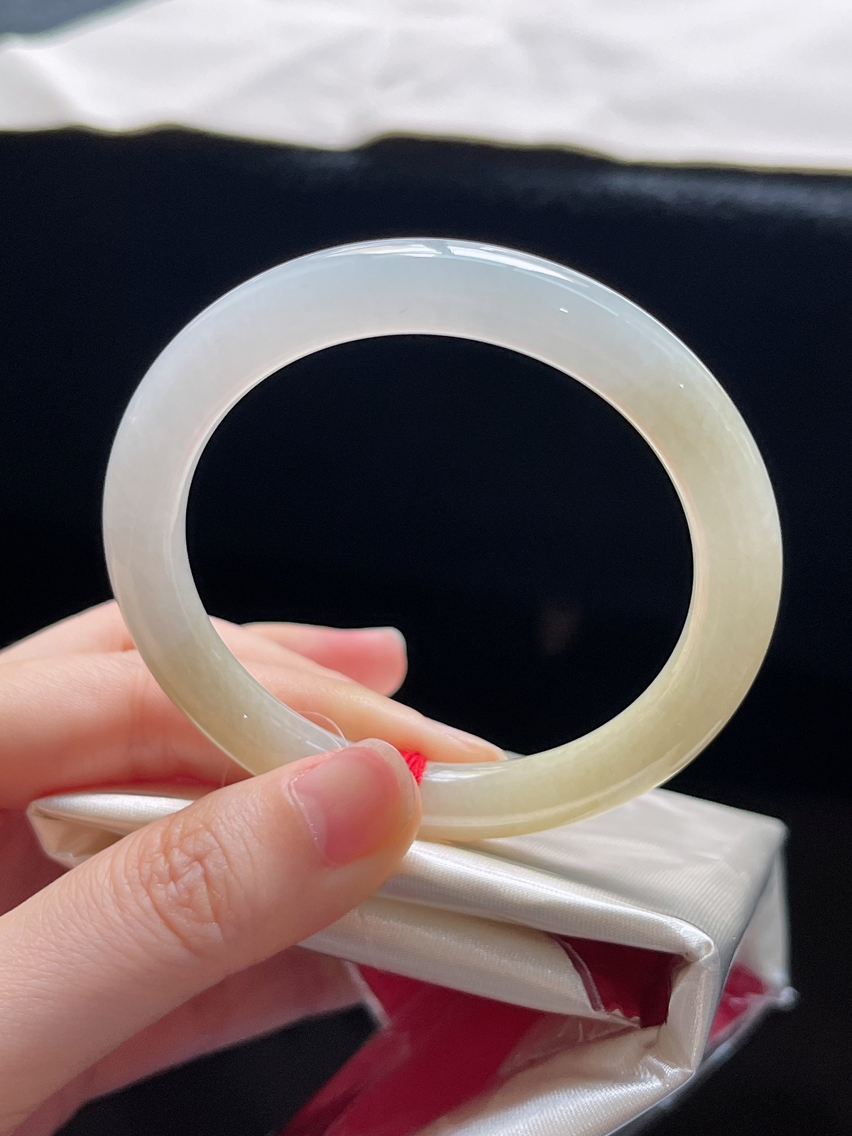 圆镯52.7圈口，翡翠冰糯种黄色手镯