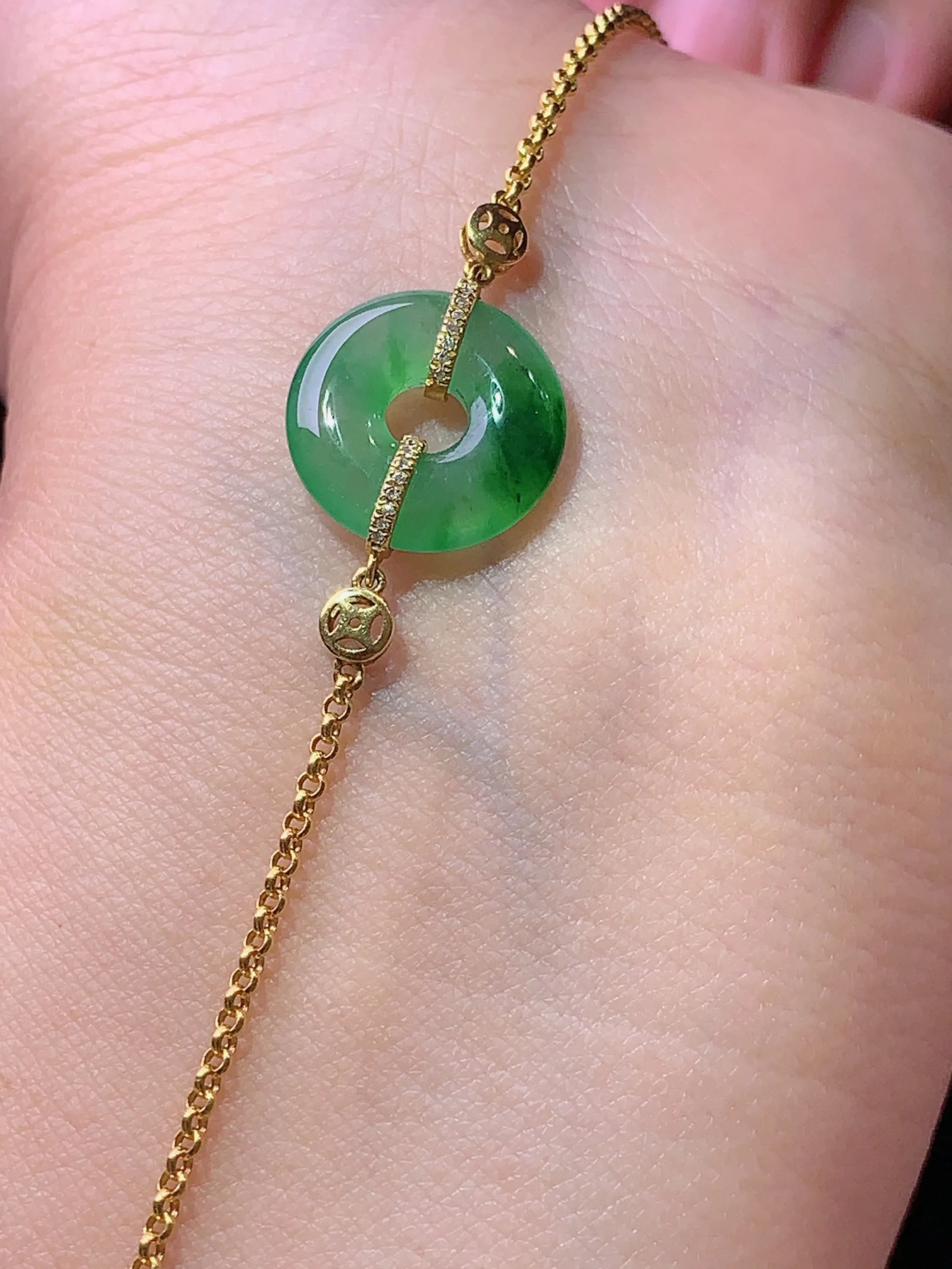 18k金镶嵌飘绿平安扣手链 玉质细腻 色泽艳丽 整体尺寸13.5*3.2m1