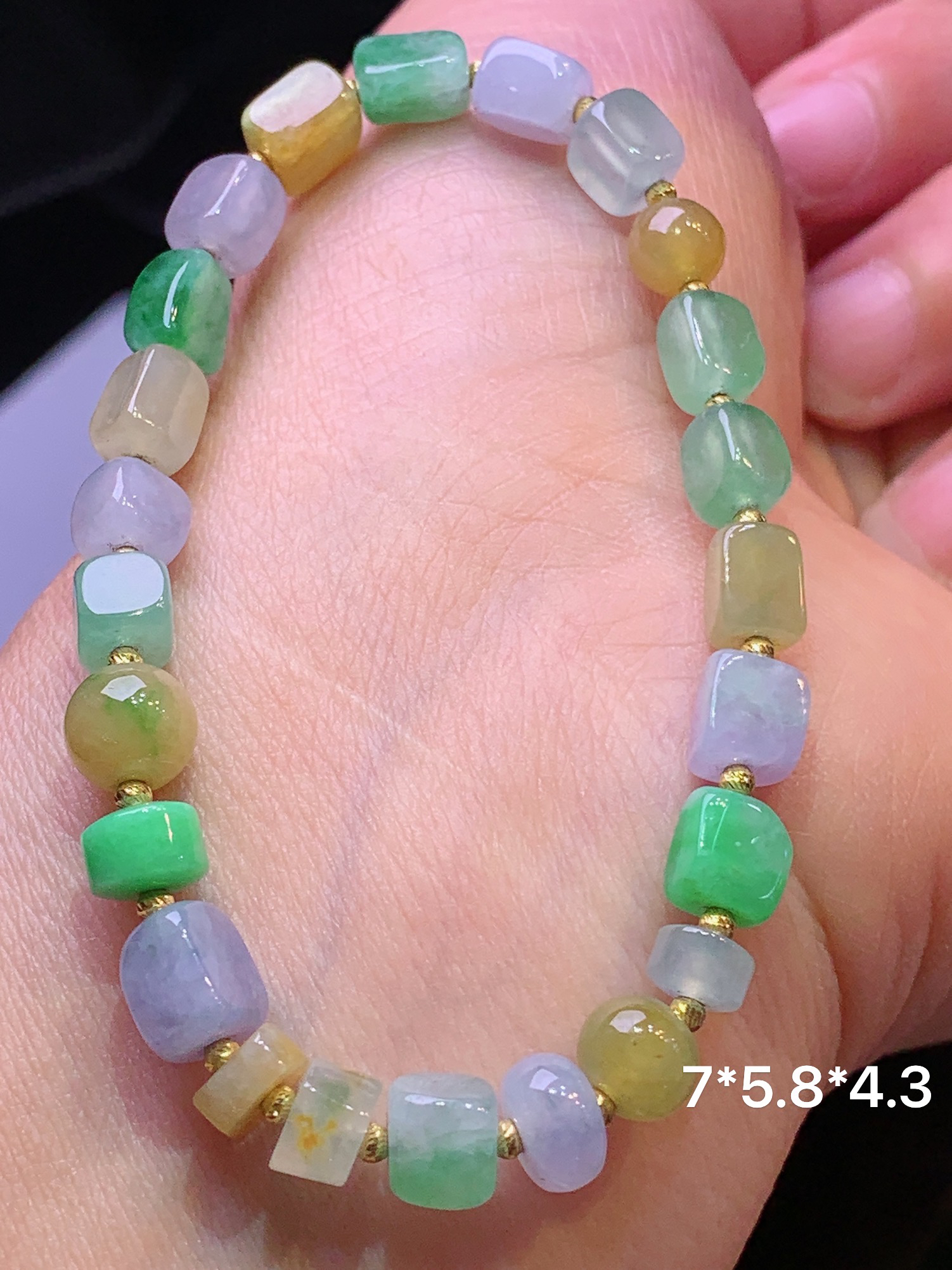 18k金镶嵌多彩多宝手链 玉质细腻 色泽艳丽清新 水润亮眼 整体尺寸7*5.8*4.3x3