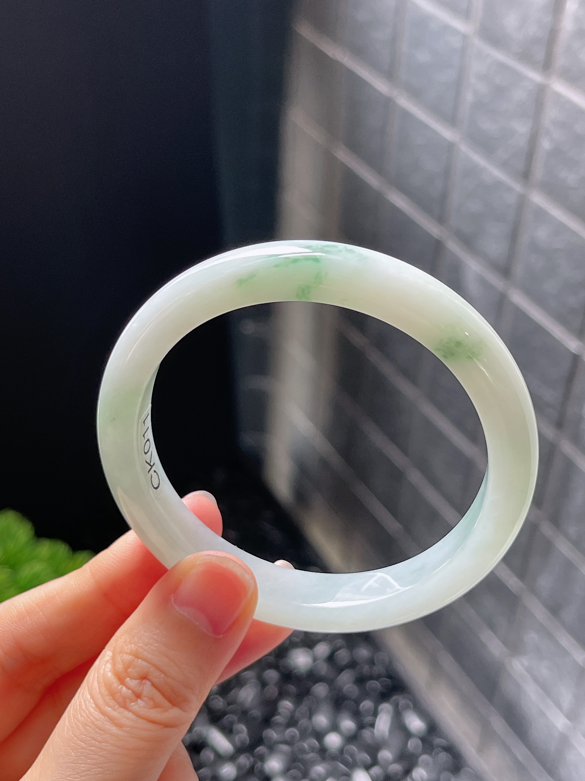 正圈54圈口，翡翠冰糯种飘绿手镯