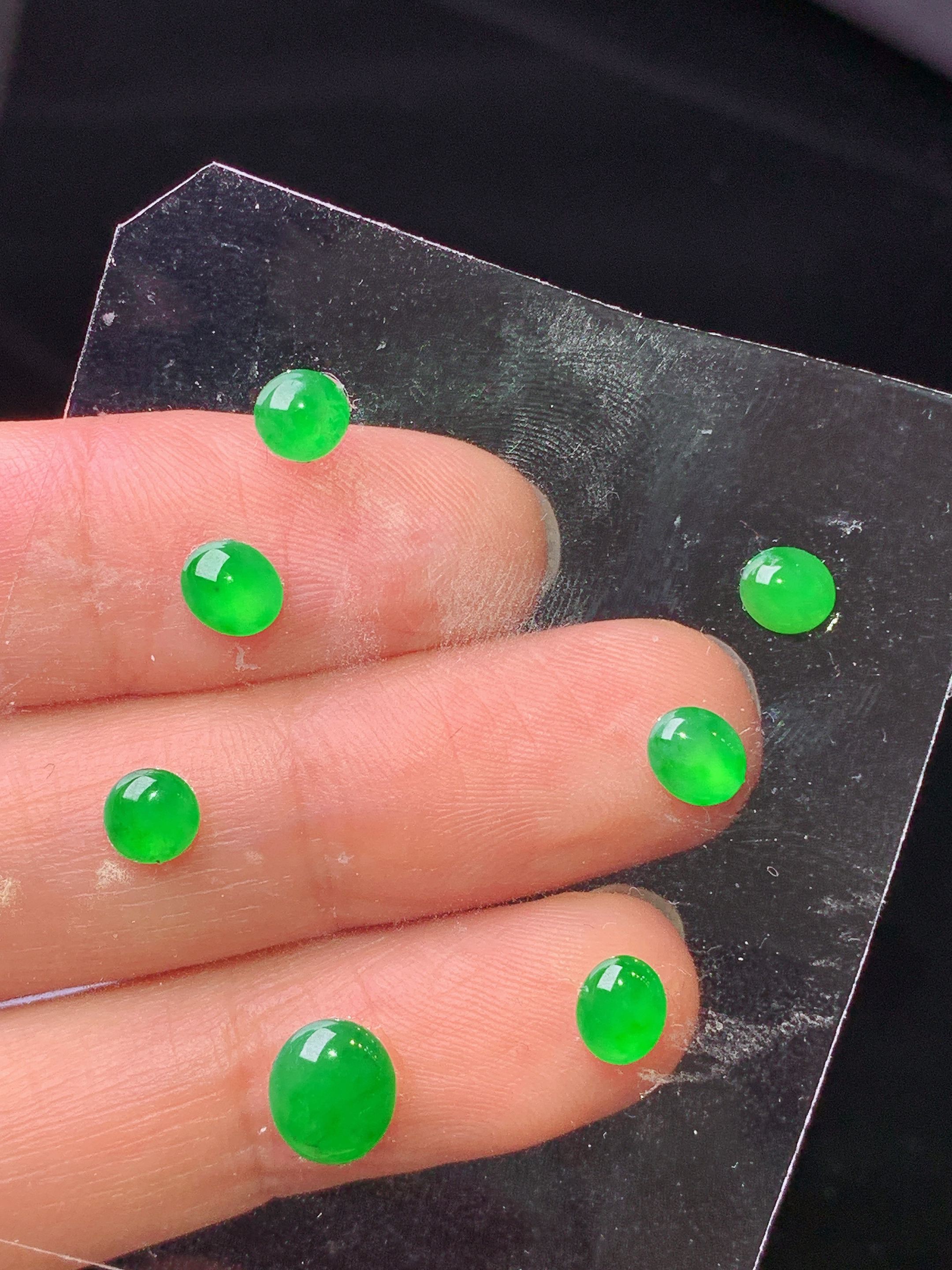 镶嵌款 满绿蛋面一手 玉质细腻 色泽艳丽清新 水润亮眼 取一尺寸7*6*2.5L2