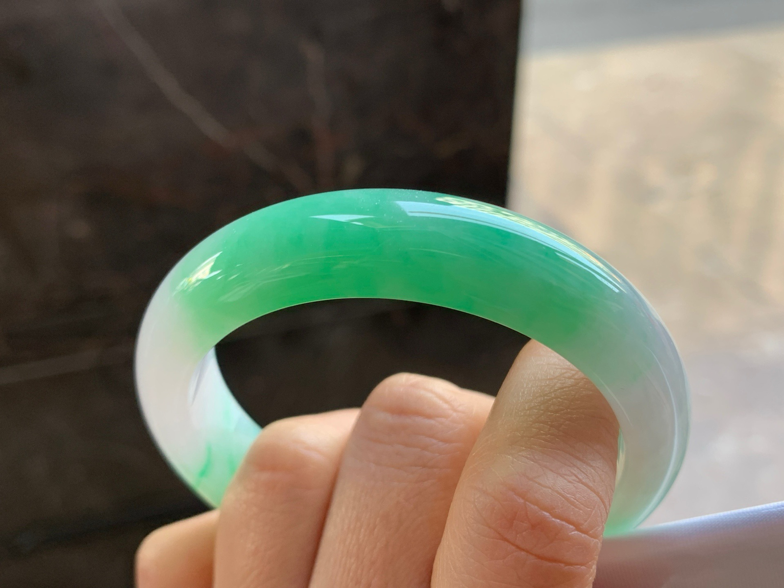 55-13.4-8.4

阳绿色手镯^_^色阳 细腻