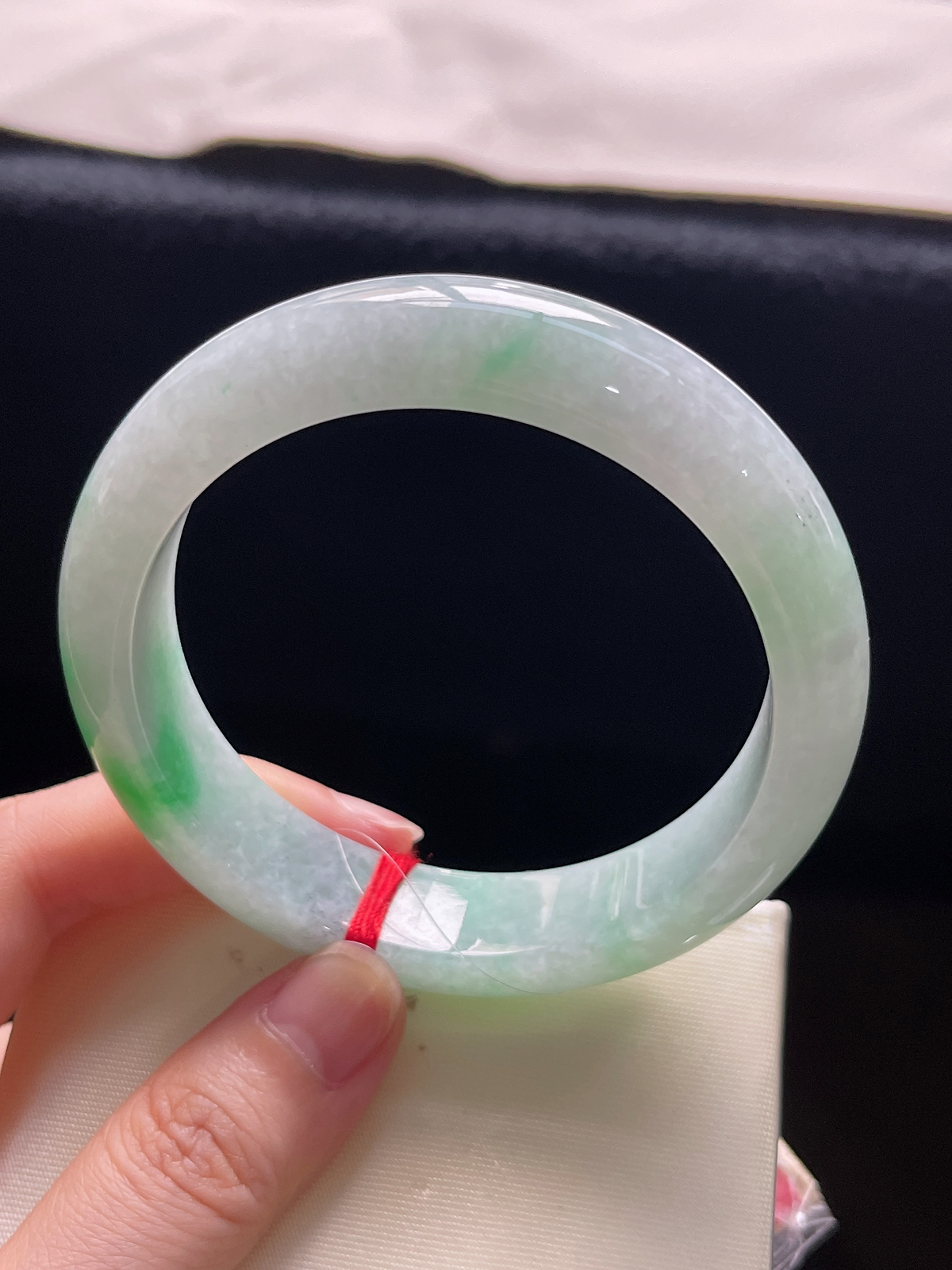 正圈57.6圈口，翡翠冰糯种飘绿手镯