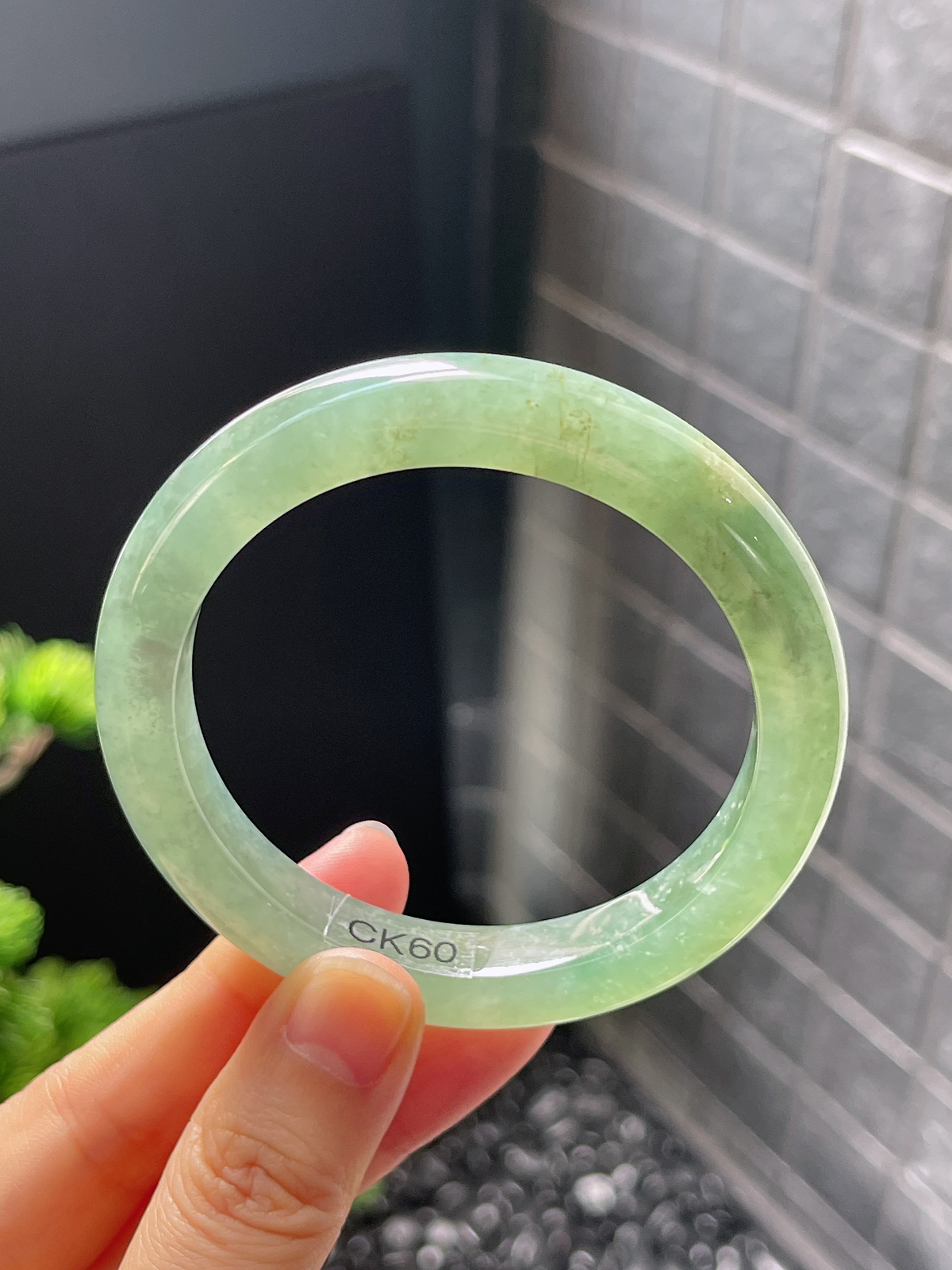 正圈54.2圈口，翡翠冰糯种淡绿色手镯