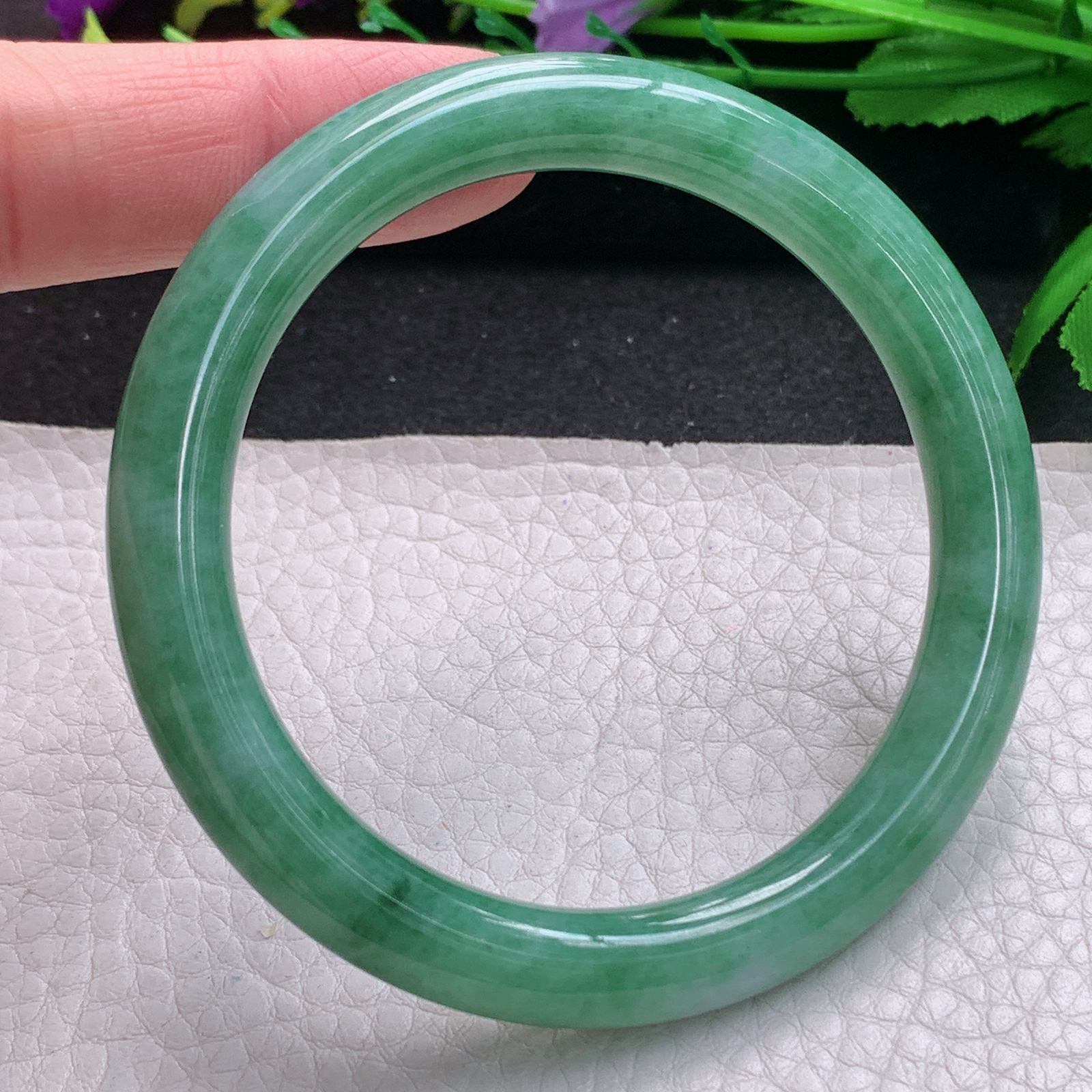 n实拍56*8.6美人镯 缅甸翡翠A货玉手镯精美满绿圆条玉手环