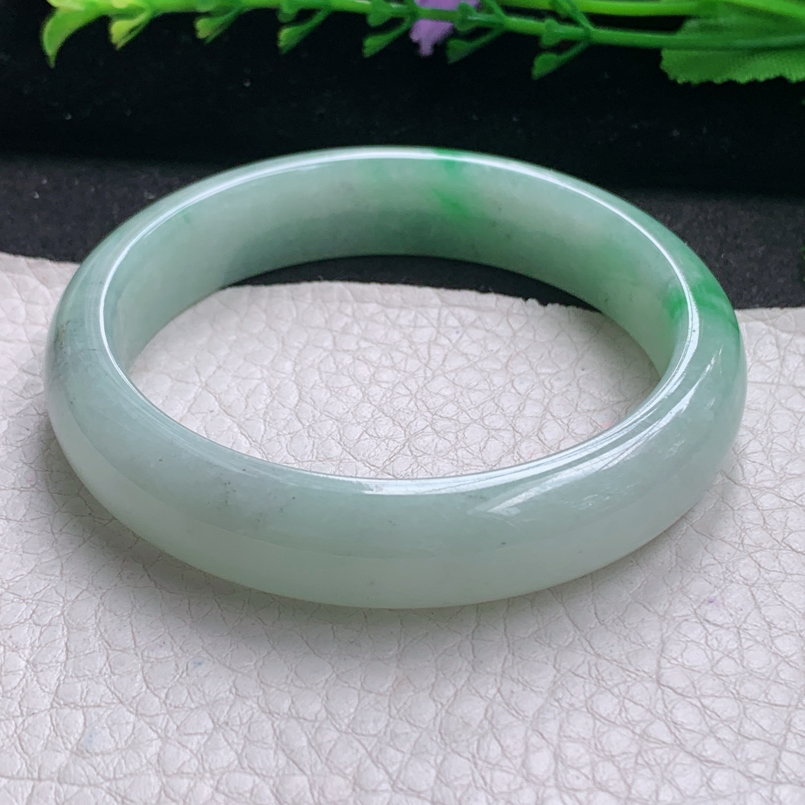 n清新款56*13*8平安镯 缅甸翡翠A货玉手镯精美阳绿飘乌鸡花宽边玉手镯