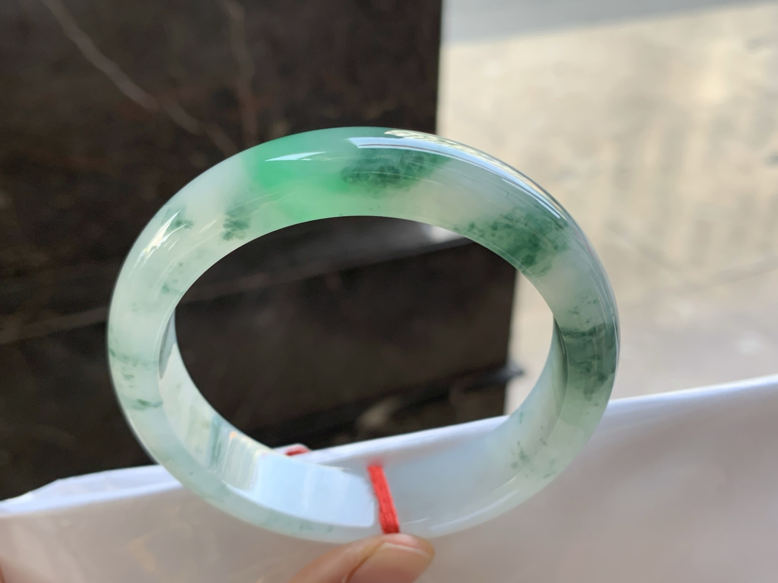 58.5-13.9-8.8

冰绿飘花手镯^_^水润