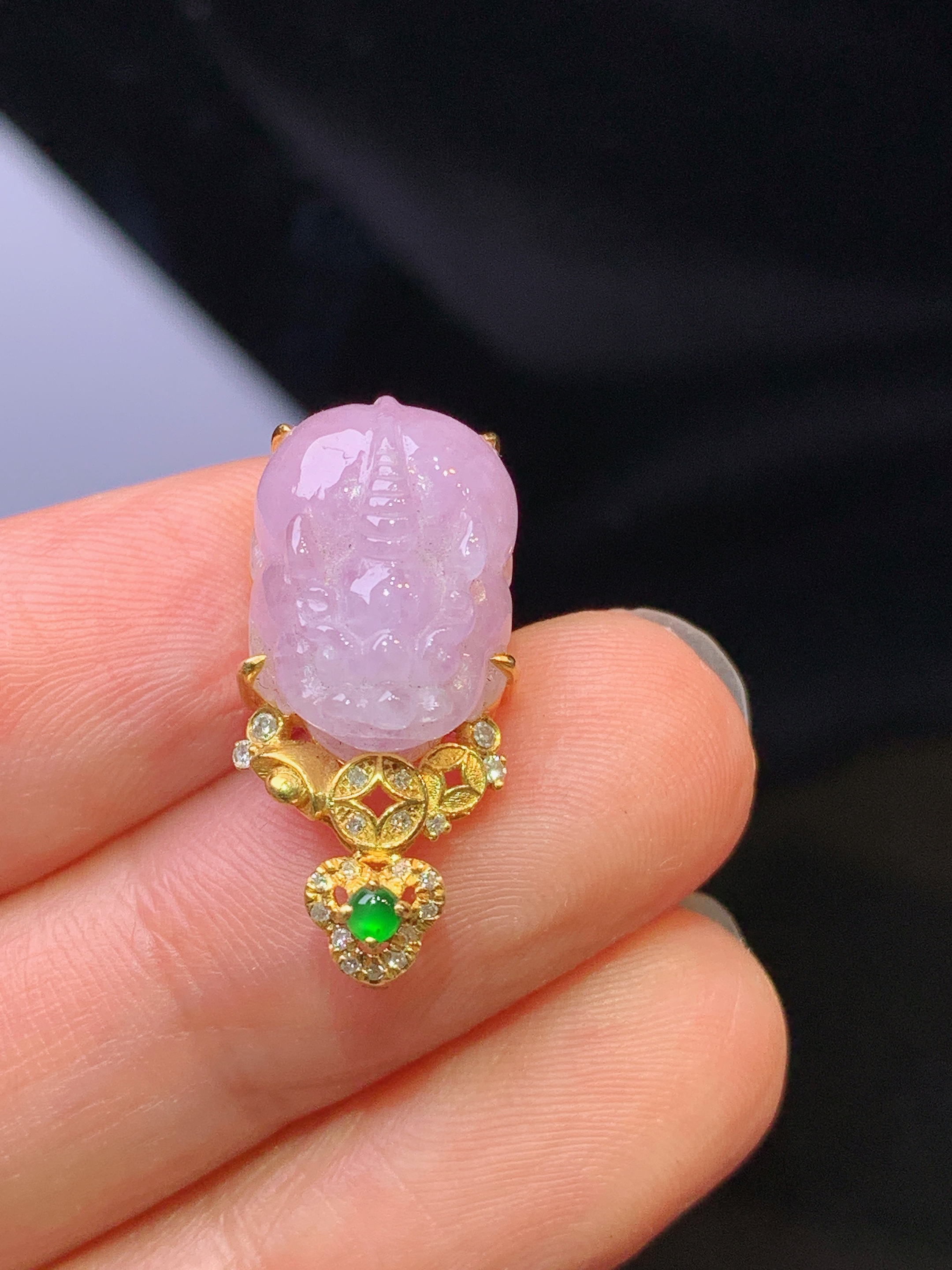 18k金钻镶嵌紫罗兰貔貅吊坠 玉质细腻 色泽艳丽清新 水润亮眼 整体尺寸25.5*10.6*8.6t1