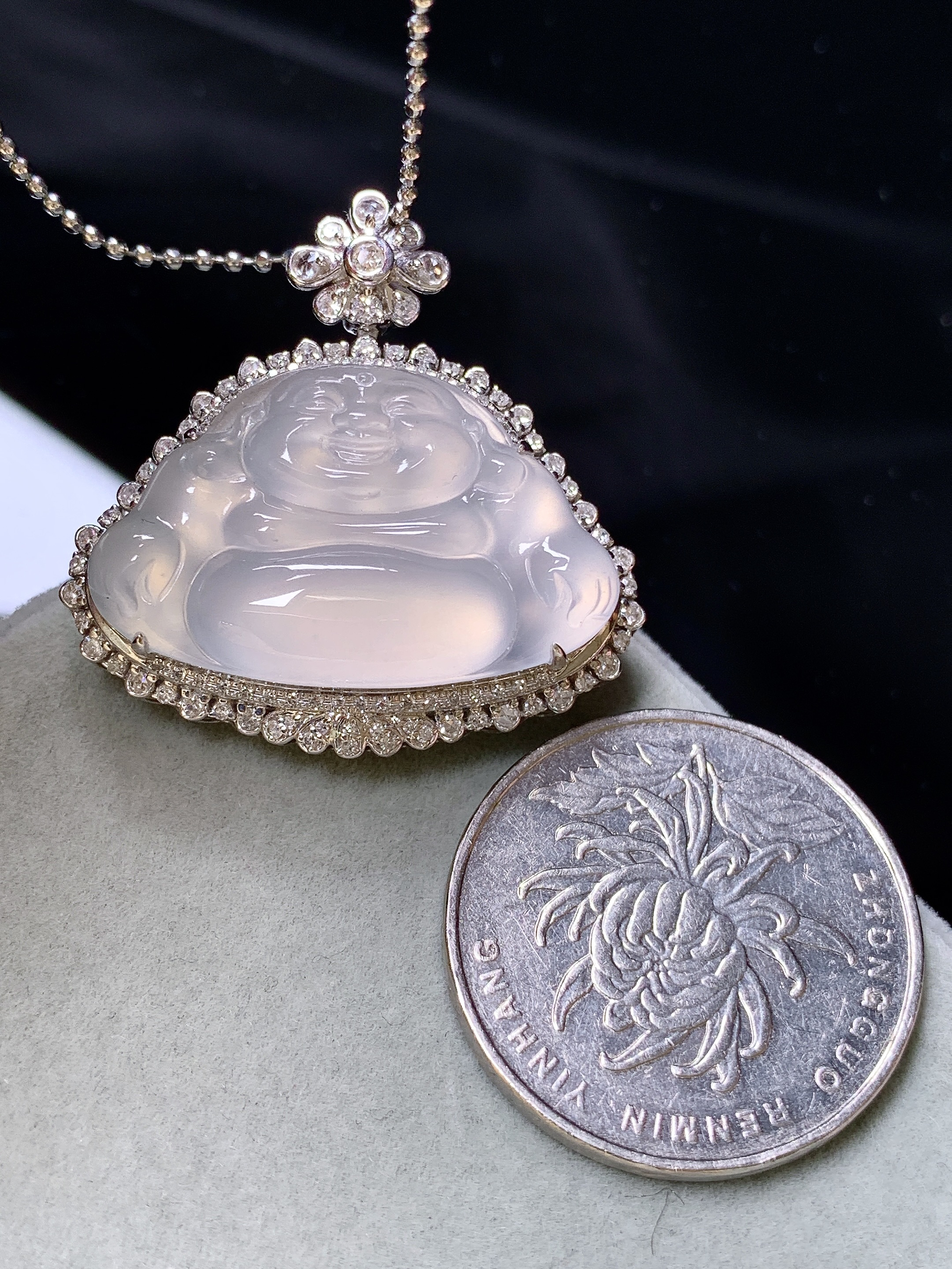 18k金钻镶嵌冰种佛公吊坠 玉质细腻 色泽艳丽清新 水润亮眼 整体尺寸31.2*11.8y4