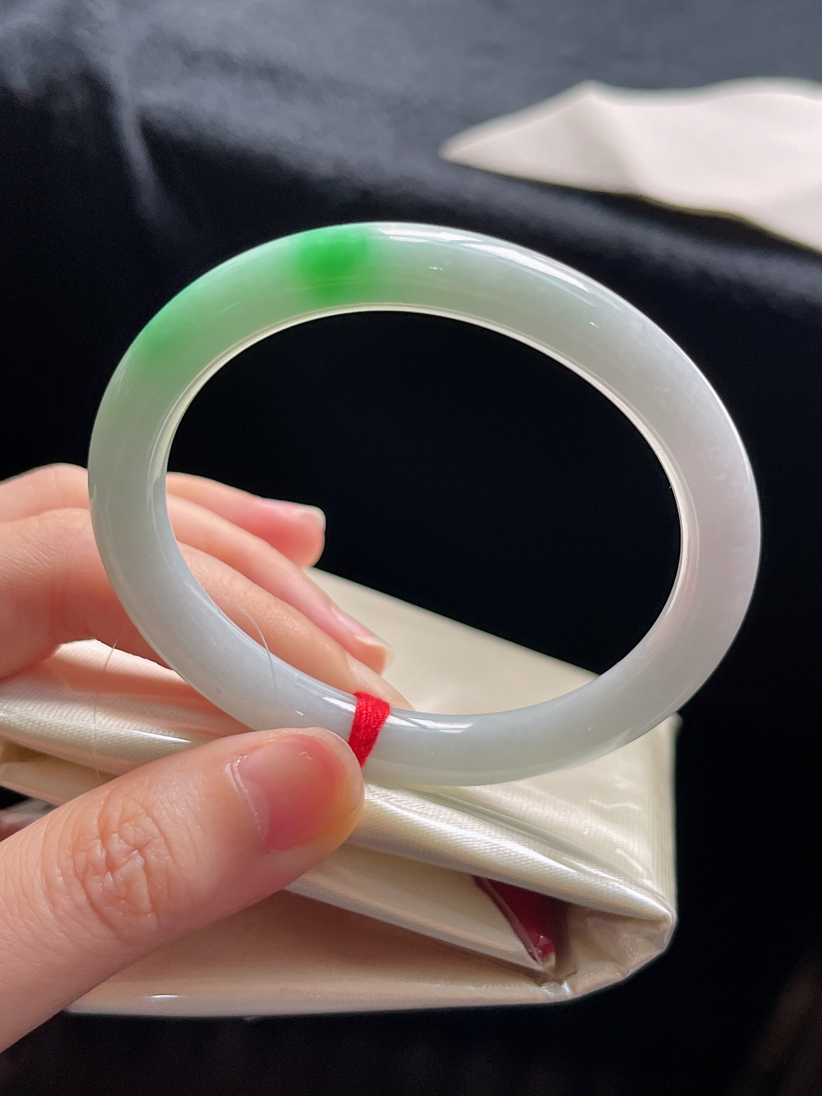 贵妃镯54.4圈口，翡翠糯化种飘花手镯