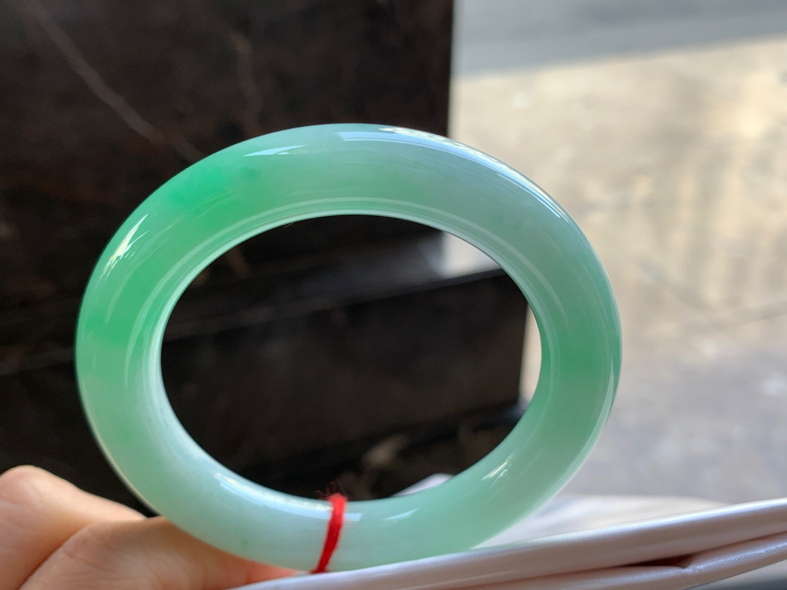 56-11.2

阳绿色圆条手镯^_^色阳